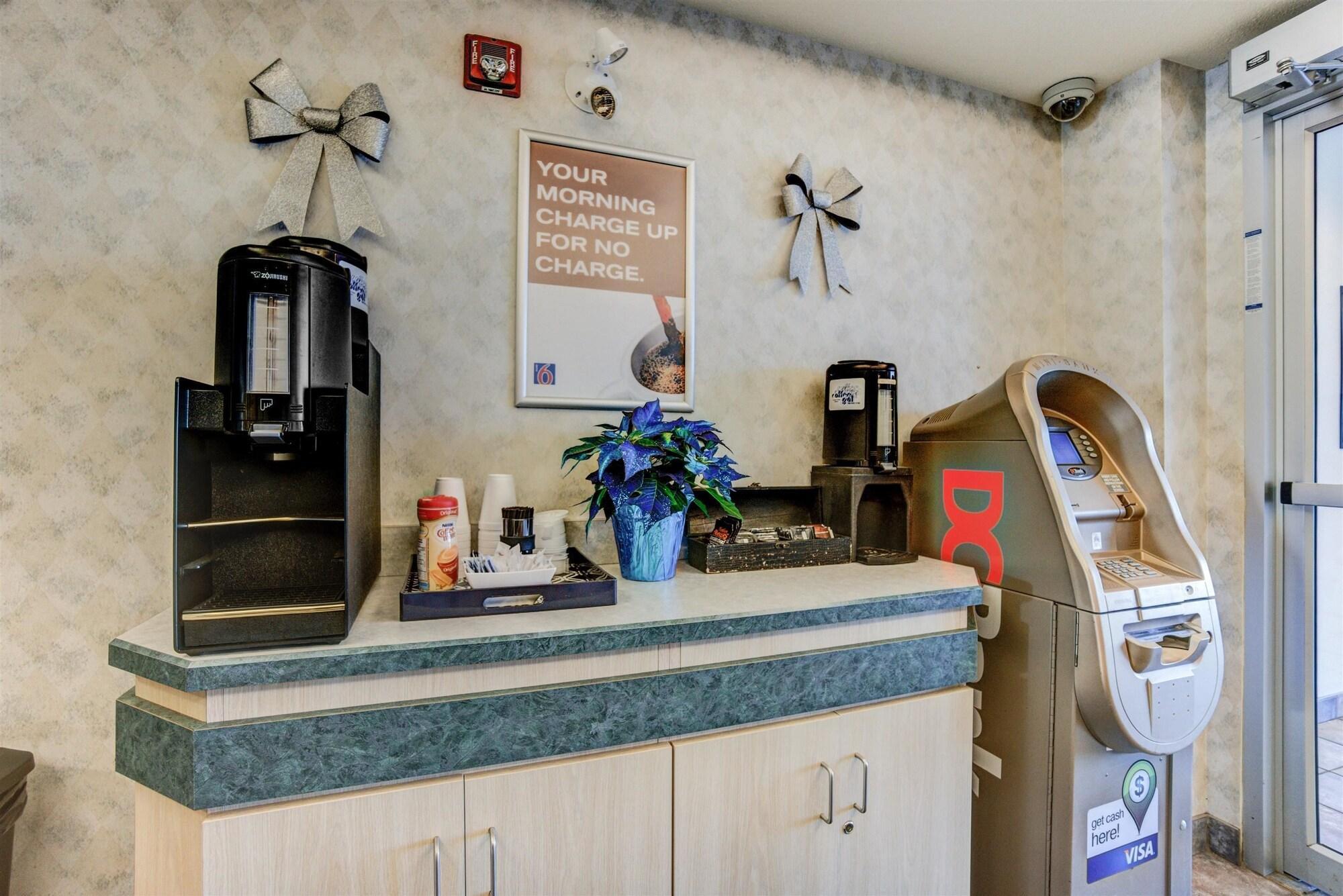 Vista Lobby Motel 6 Grande Prairie, AB
