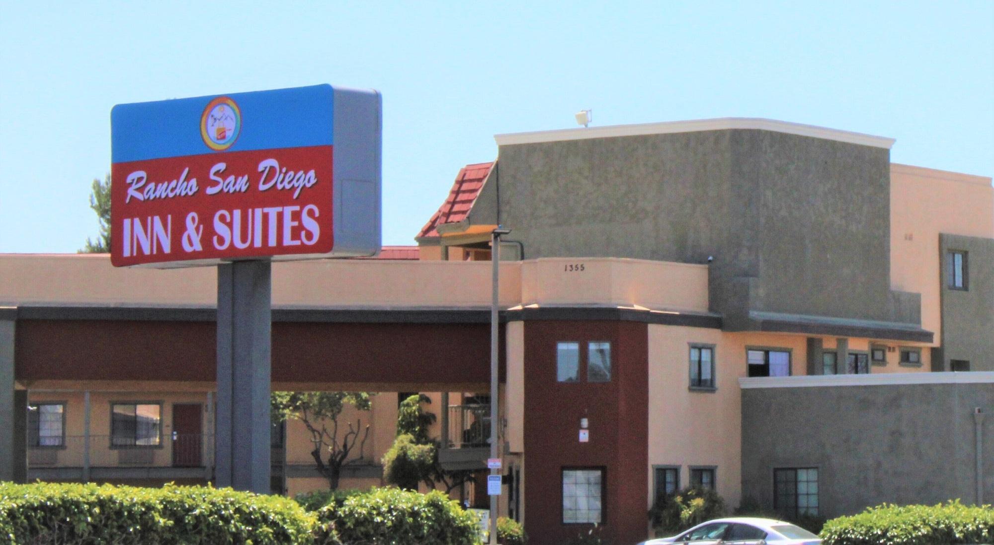 Vista Exterior Rancho San Diego Inn & Suites