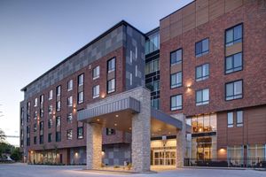 Alojamiento - Courtyard by Marriott Iowa City University Heights
