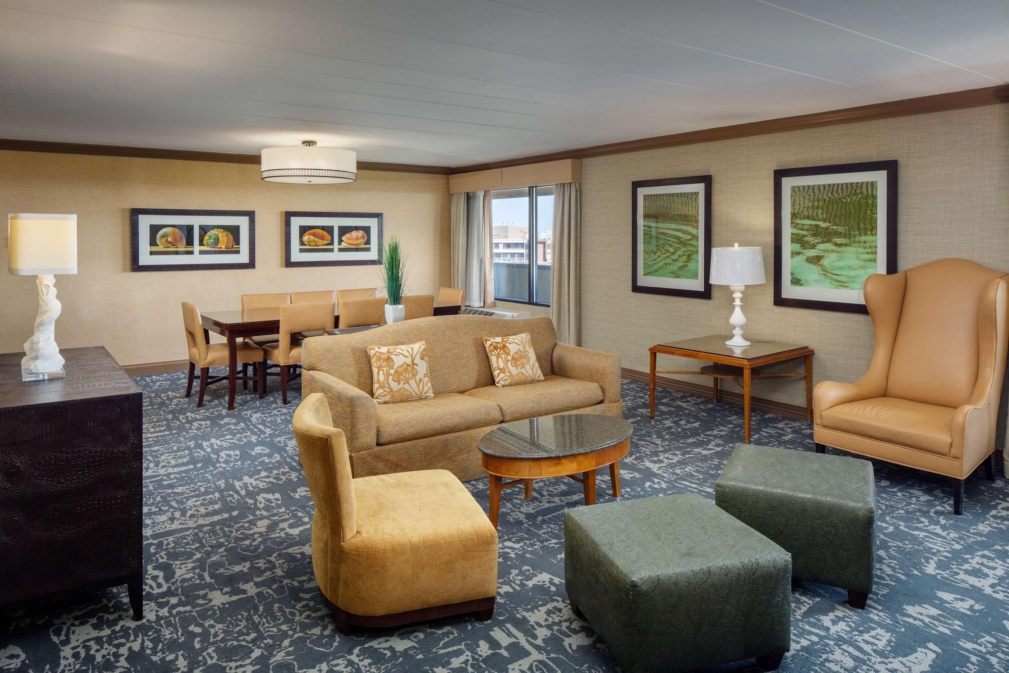 Vista Lobby DoubleTree by Hilton Boston North Shore