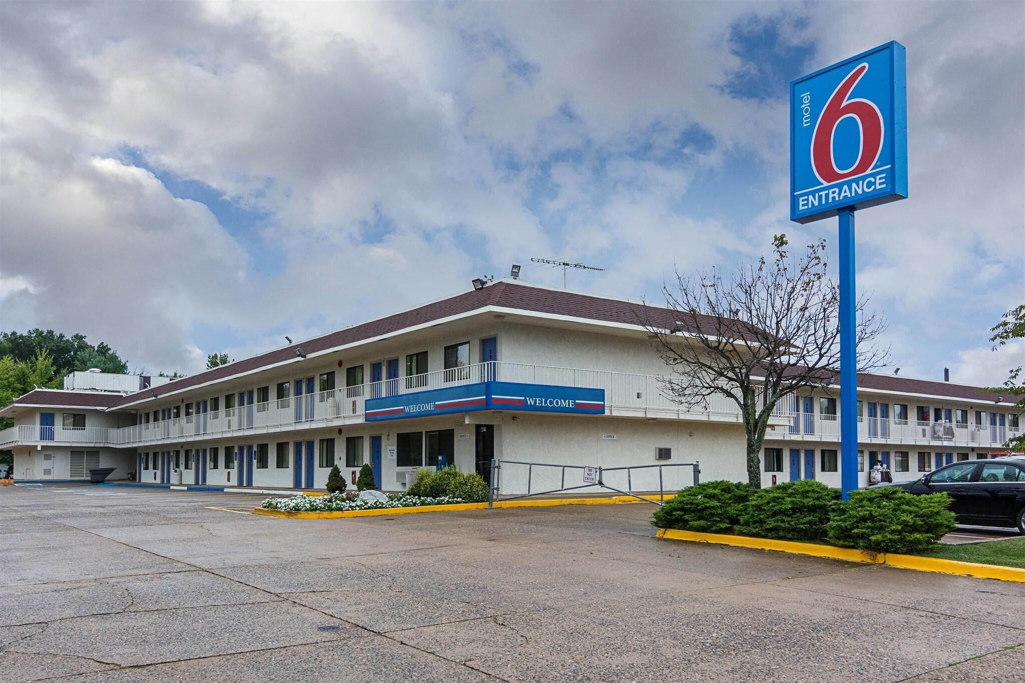 Varios Motel 6 Fredericksburg, VA - North