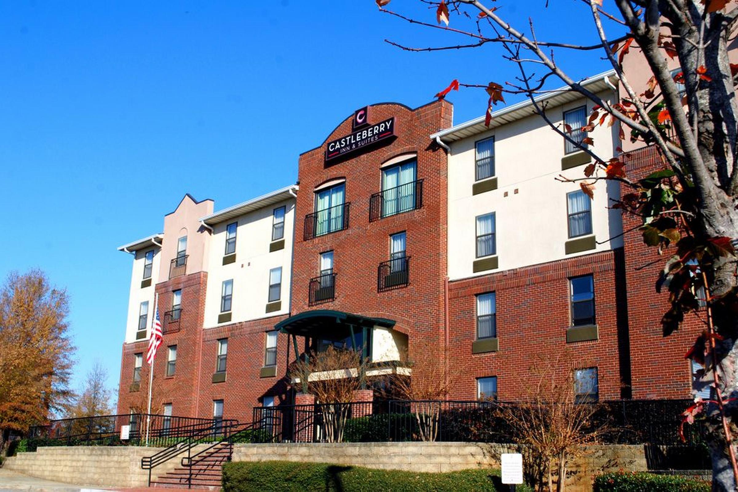 Vista Exterior Clarion Inn & Suites Atlanta Downtown