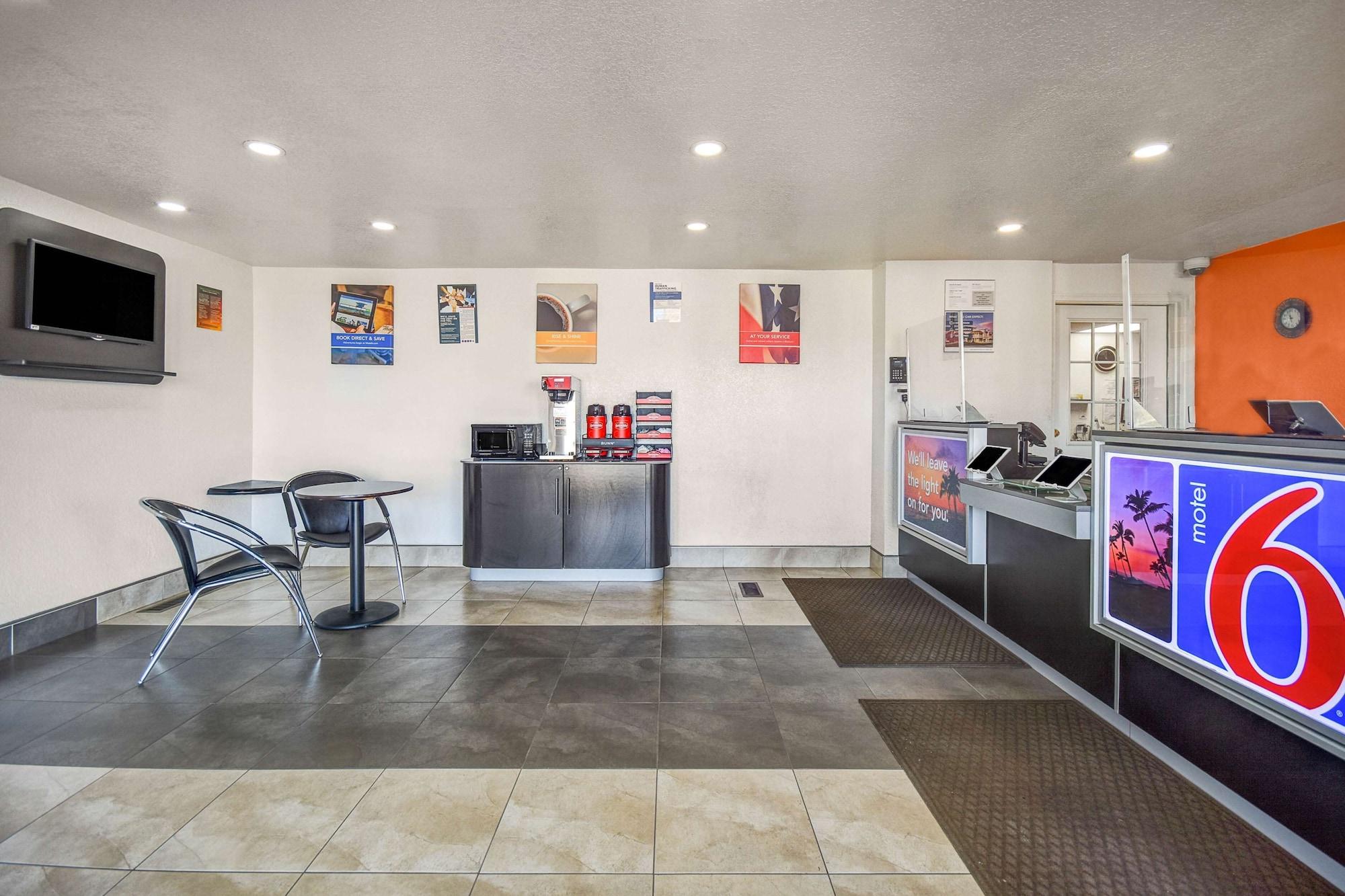 Vista Lobby Motel 6 North Ridgeville, OH - Cleveland Intl Airport - N Ridgeville