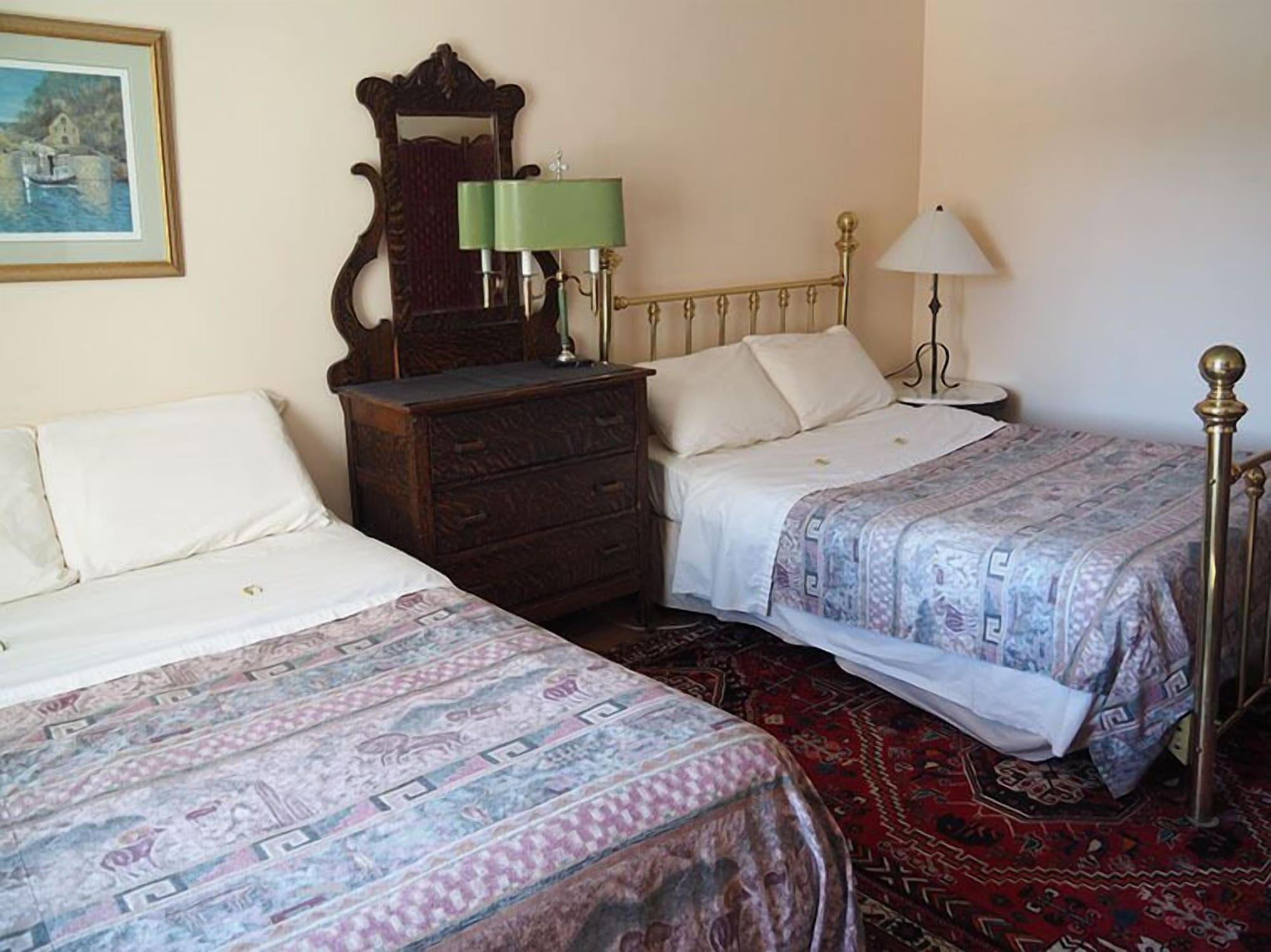 Varios Downtown Bed and Breakfast