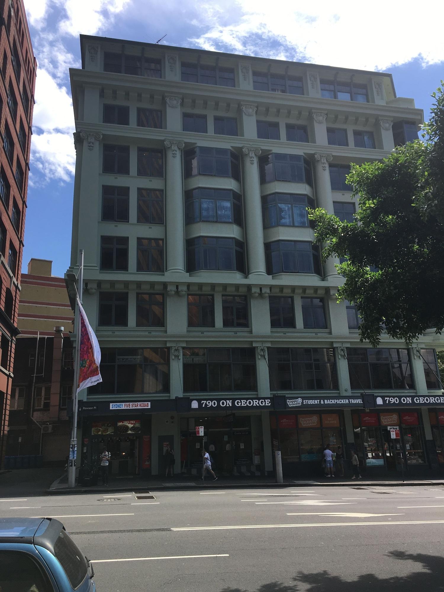 Vista Exterior 790 on George Backpackers