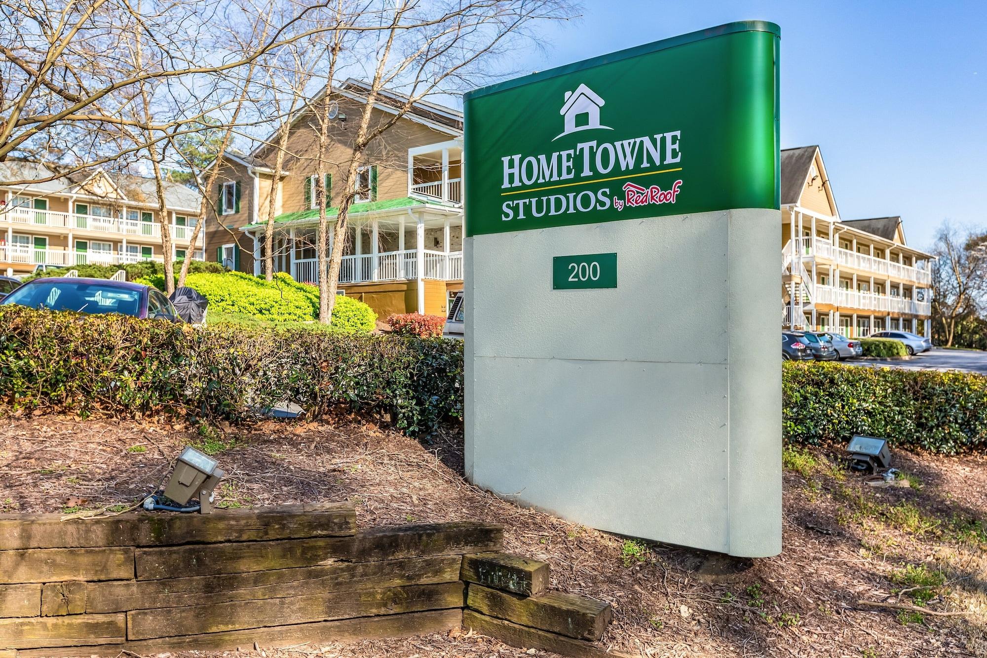 Vista Exterior HomeTowne Studios by Red Roof Atlanta NE - Downtown Norcross