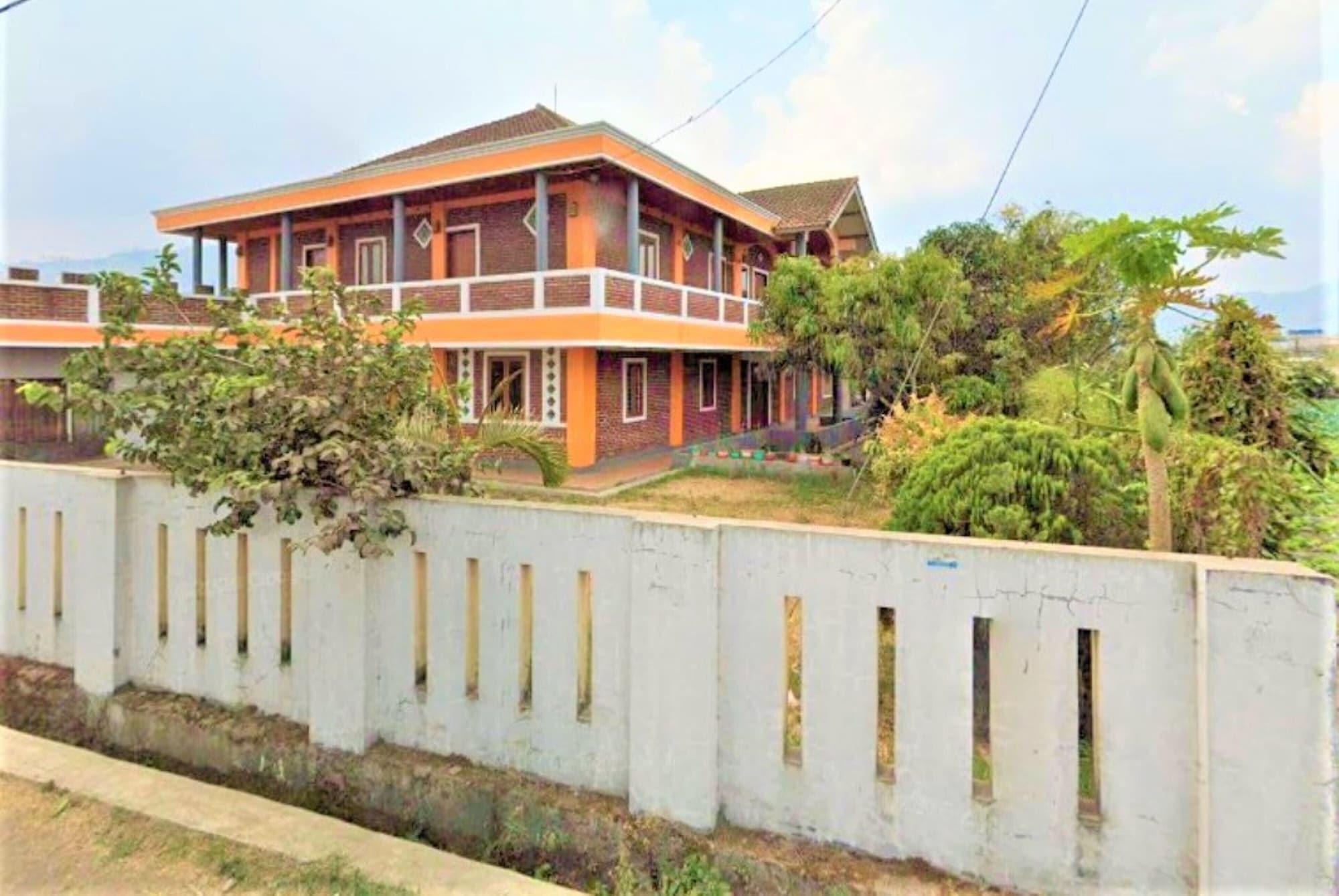 Varios Villa Orange Lembang Pengkolan