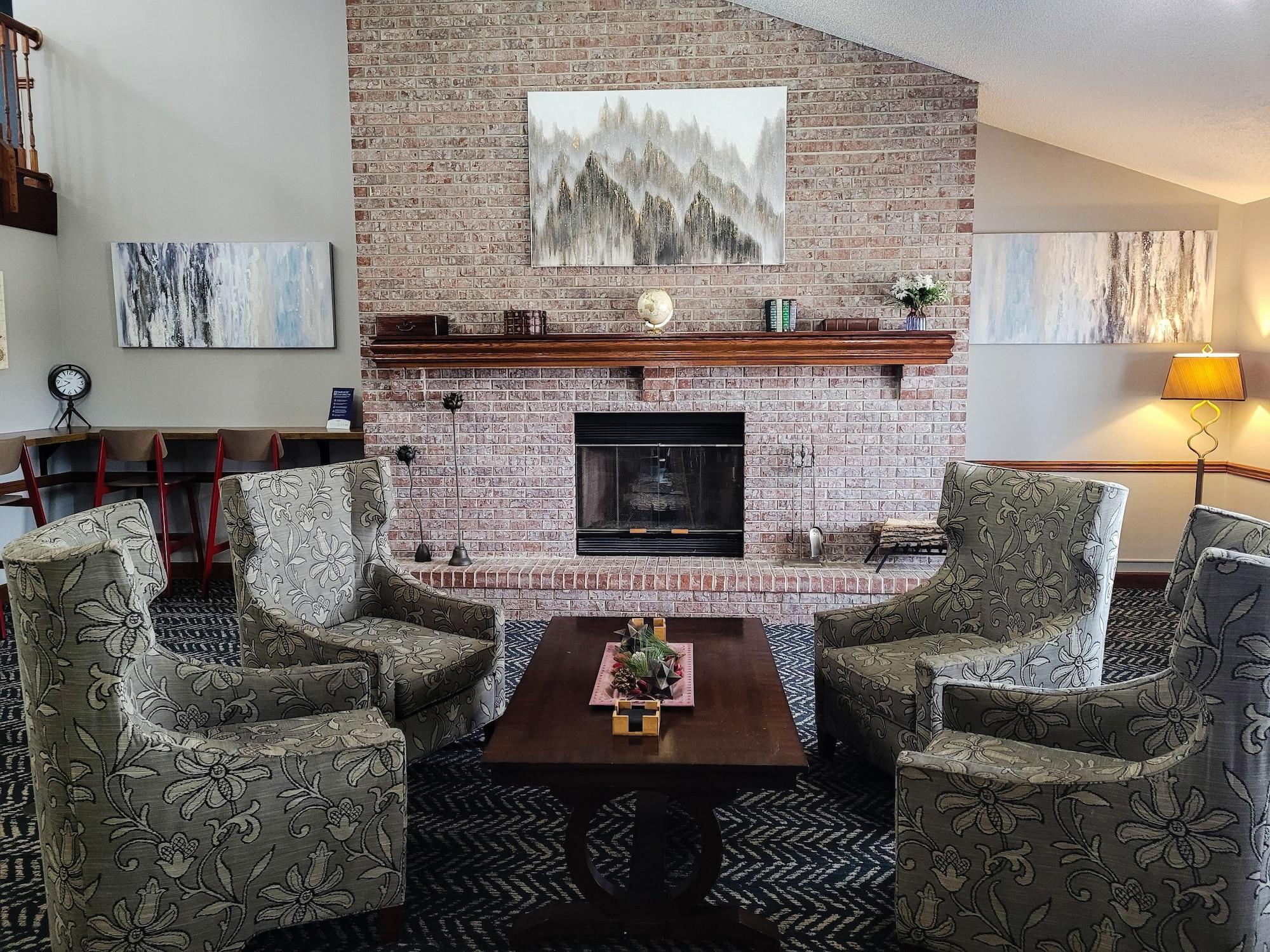 Vista Lobby AmericInn by Wyndham Spencer