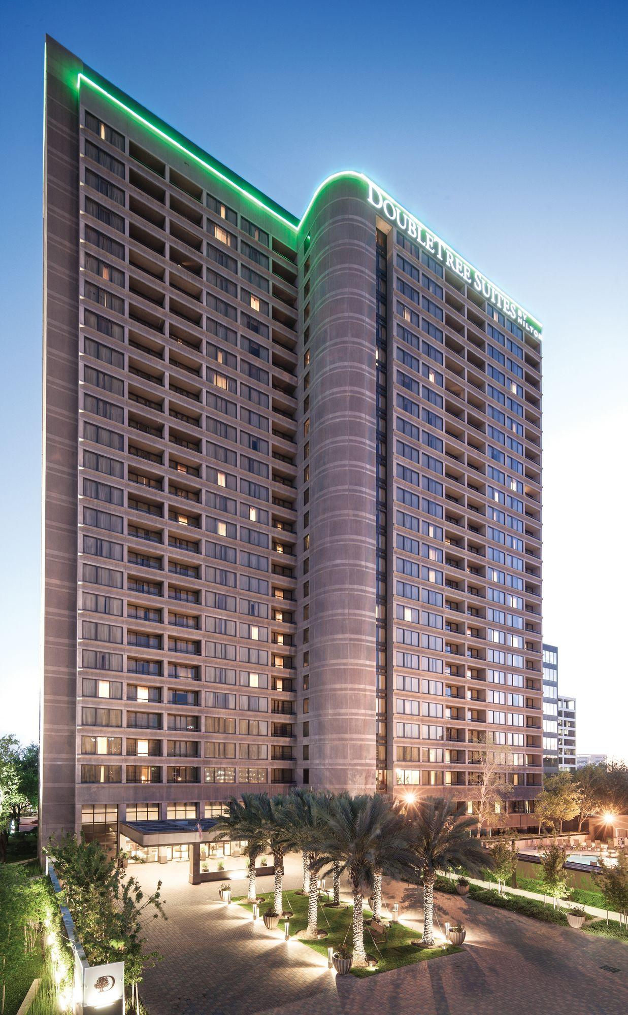 Vista da fachada DoubleTree by Hilton Hotel & Suites Houston by the Galleria