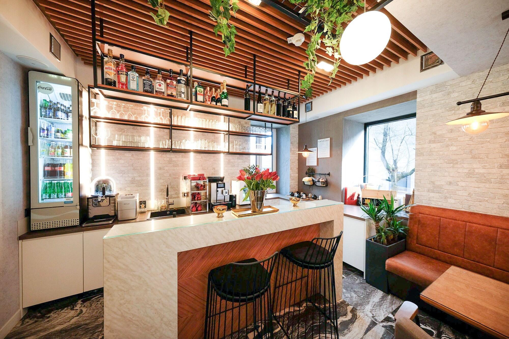 Bar/Salón NED Hotel