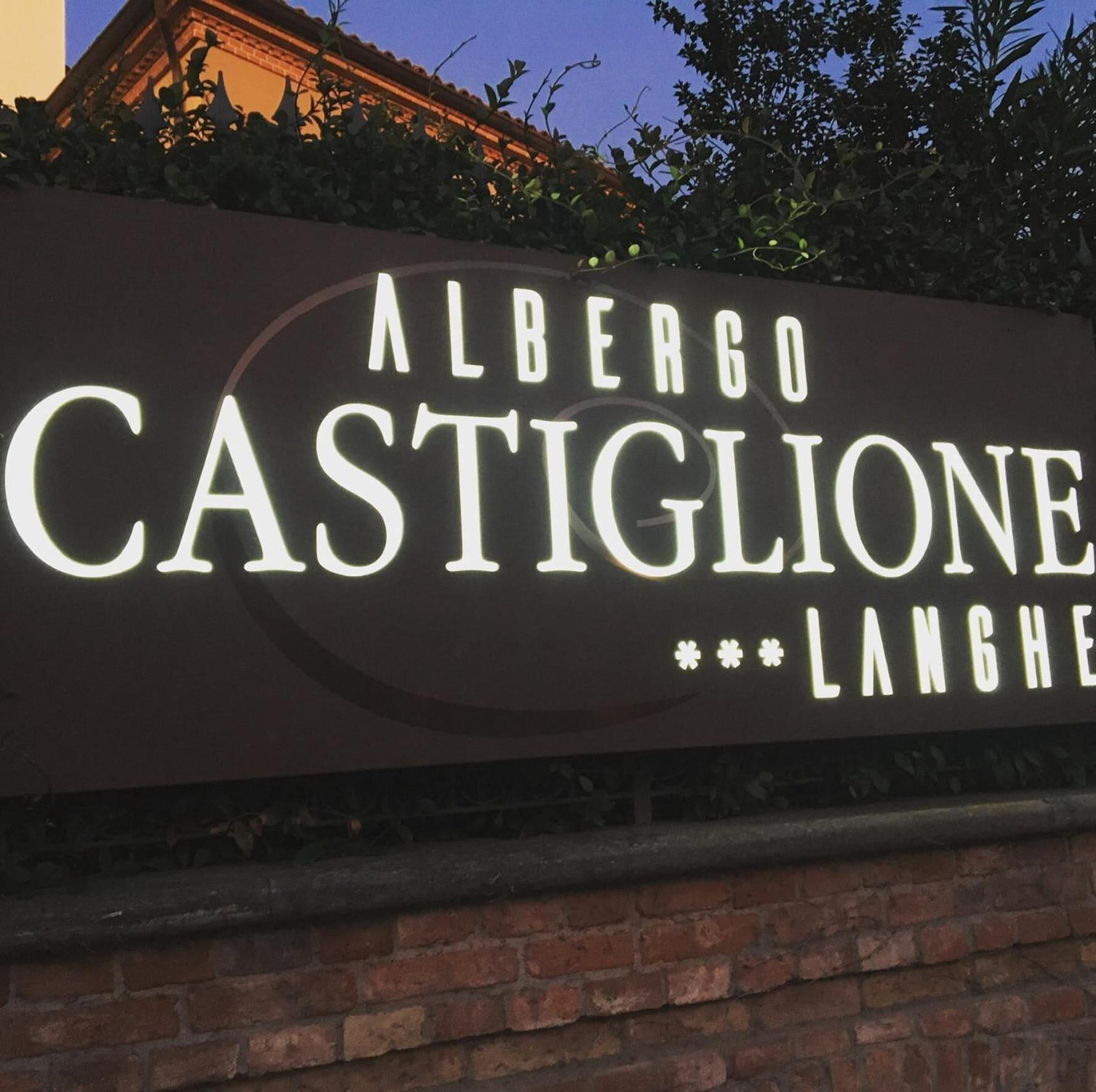 Vista Exterior Albergo Castiglione Langhe