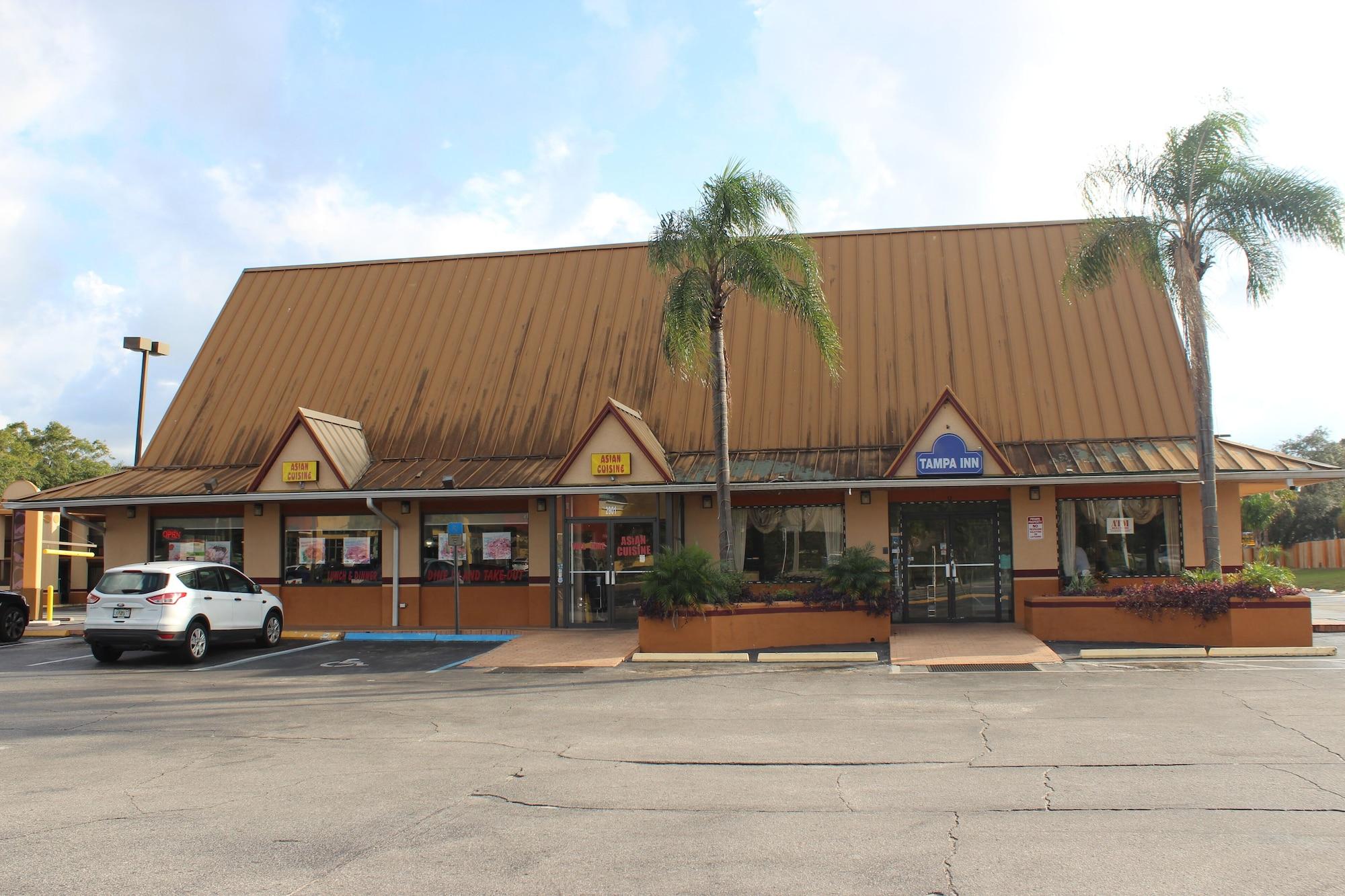 Vista Lobby Tampa Inn - Near Busch Gardens