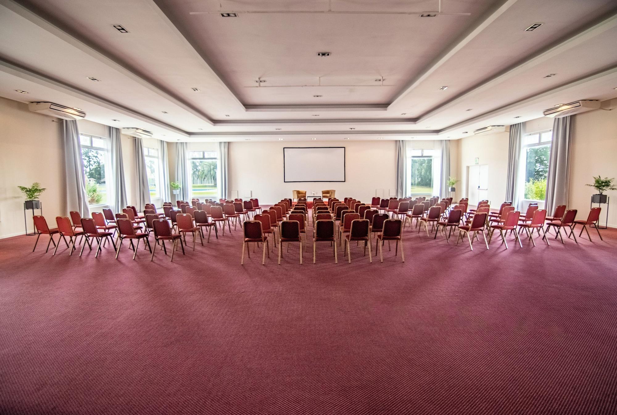 Vista Lobby Wyndham Garden Campana