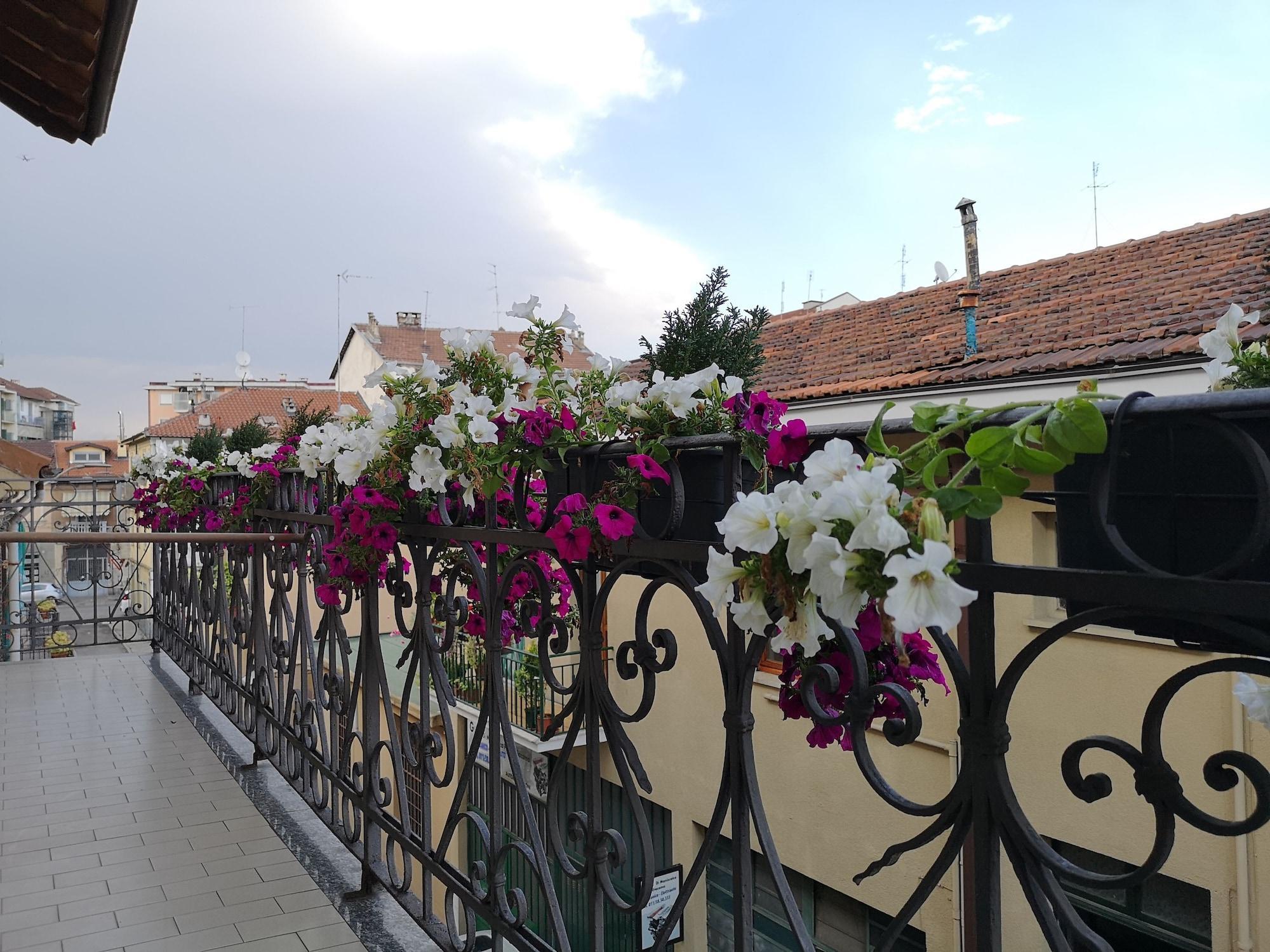 Vista Exterior Torino Guest House