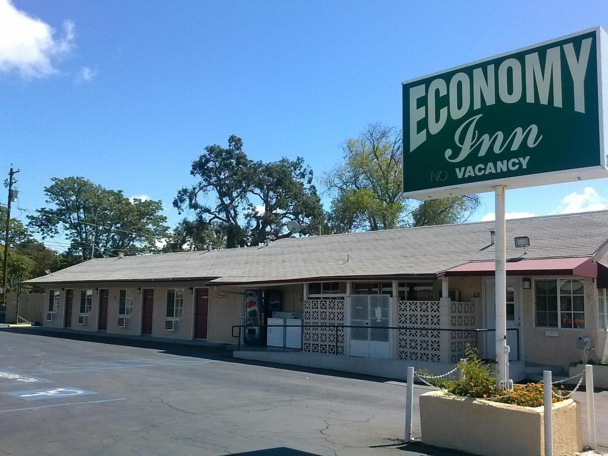 Vista Exterior Economy Inn