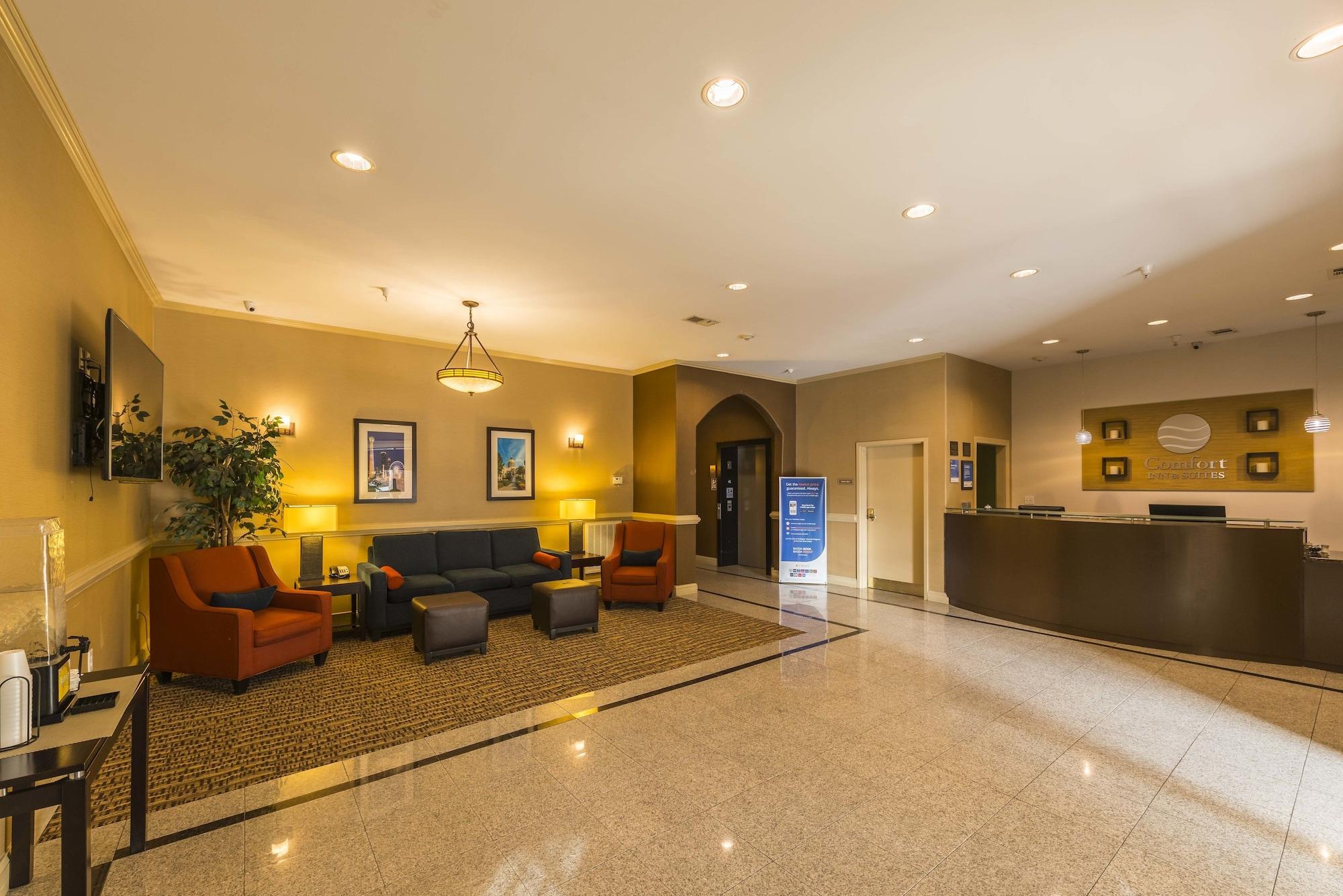 Vista Lobby Comfort Inn & Suites