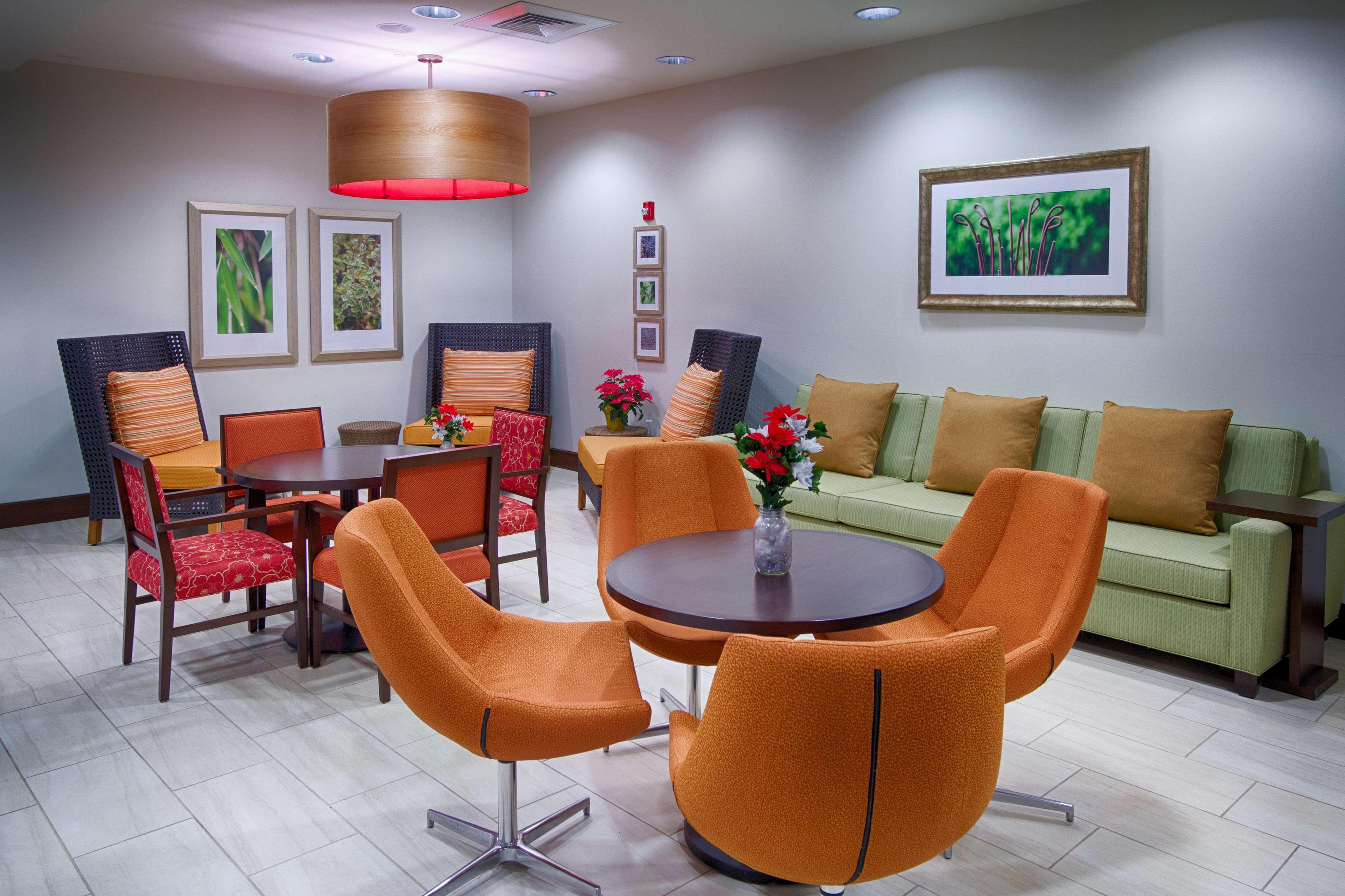 Vista Lobby Hilton Garden Inn Salina