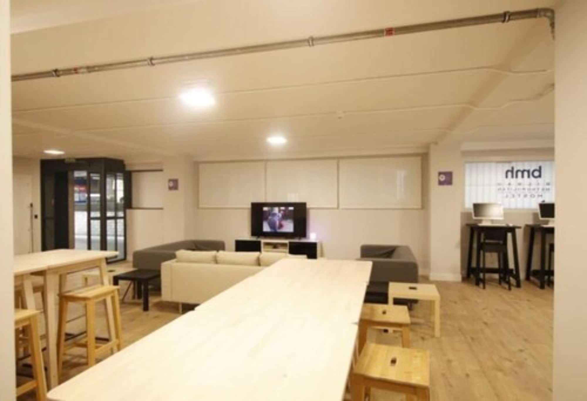 Restaurant Bilbao Metropolitan Hostel by Bossh Hotels