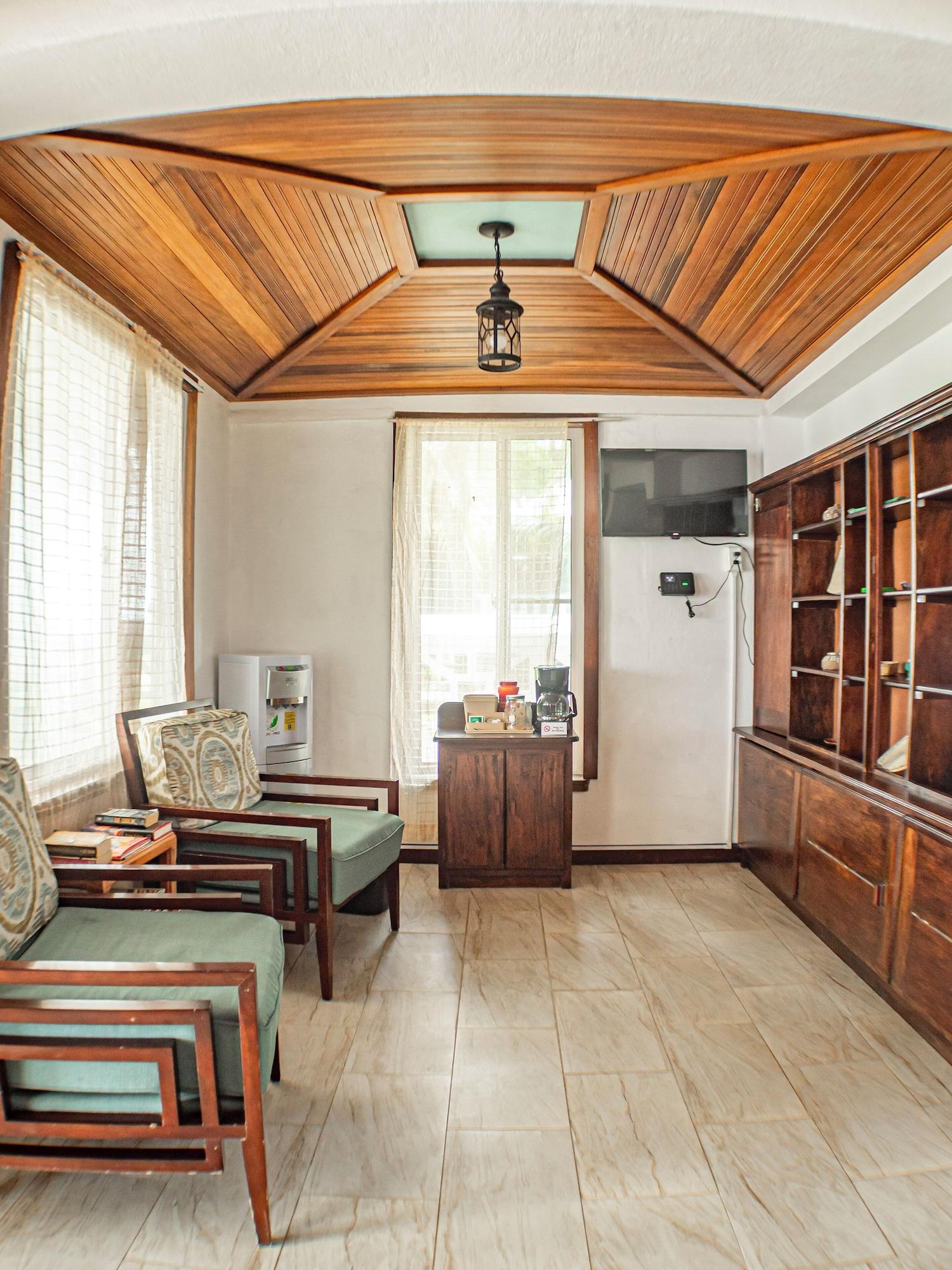 Vista Lobby Sea Front Inn