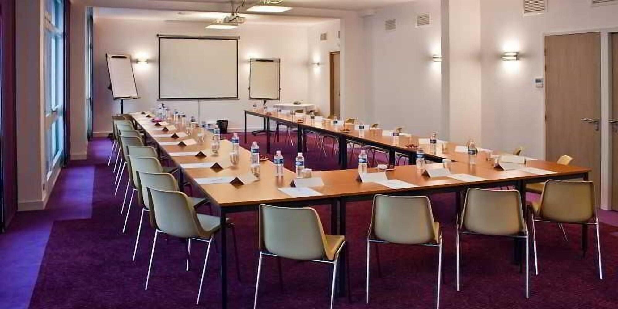 Sala de Reuniones Brit Hotel confort Le Limouzi Tulle