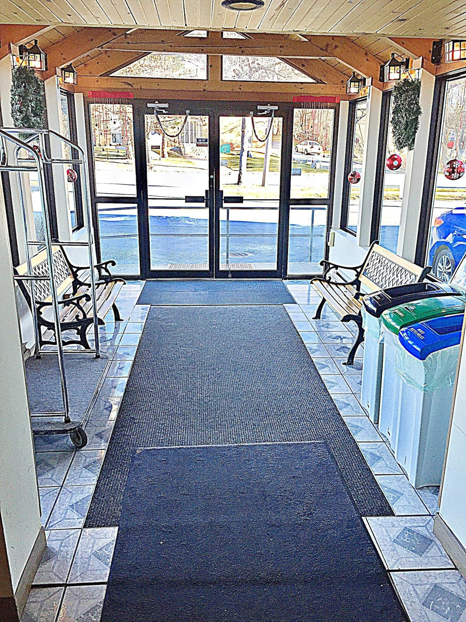 Vista Lobby Coastal Inn Dartmouth