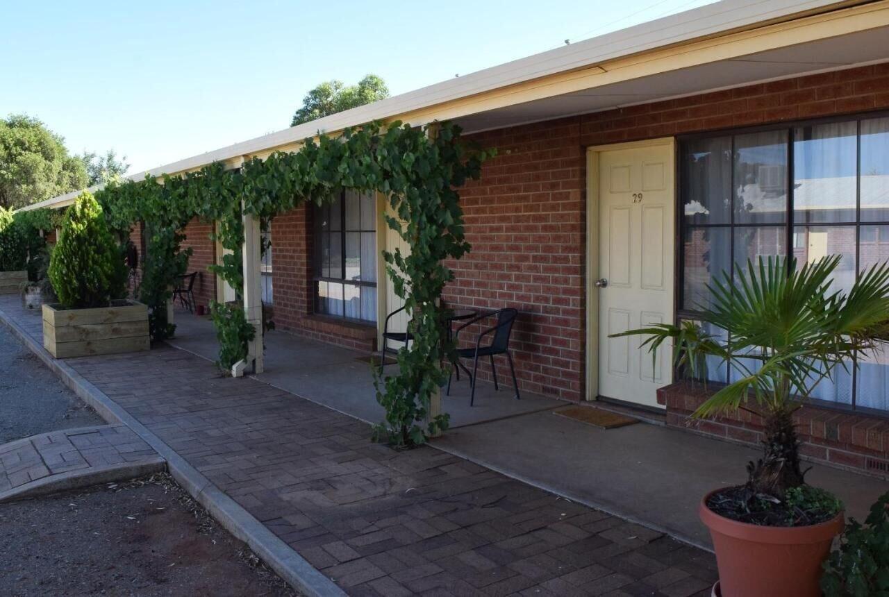 Varios Roundhouse Motel