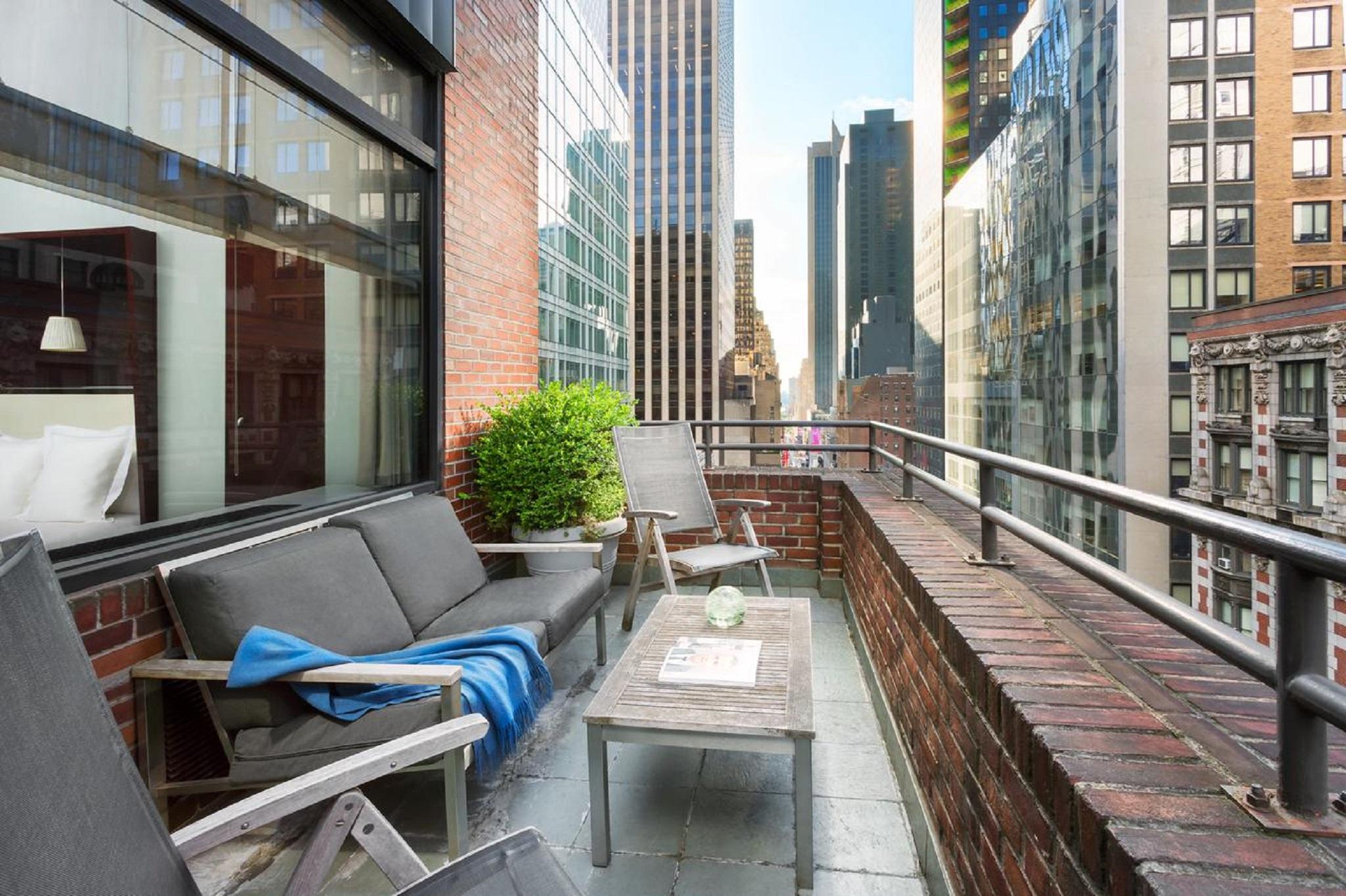 Varios Royalton New York