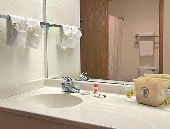 Baño Super 8 by Wyndham Ida Grove