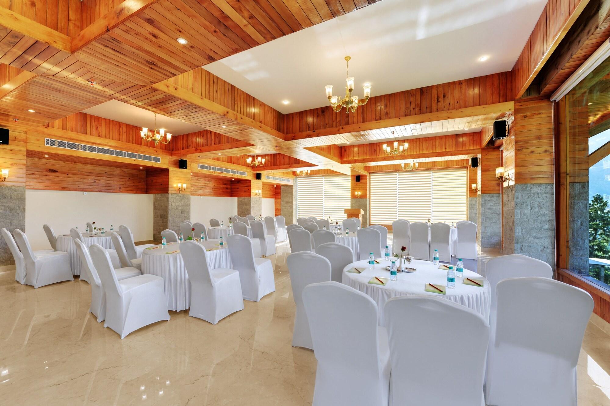 Salón de Baile Tiaraa Hotels & Resorts - A Luxury Resort Manali
