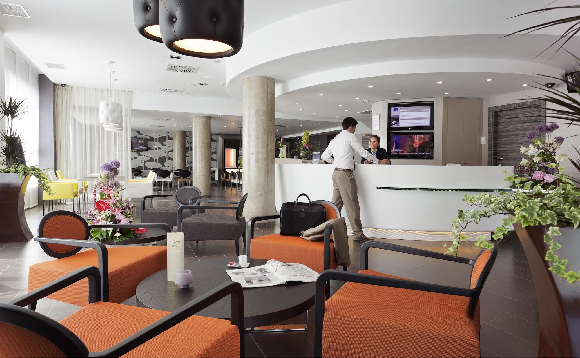 Vista Lobby Novotel Suites Malaga Centro