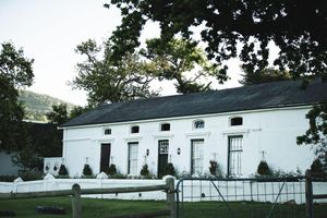 Alojamiento - Under Oaks Guesthouse