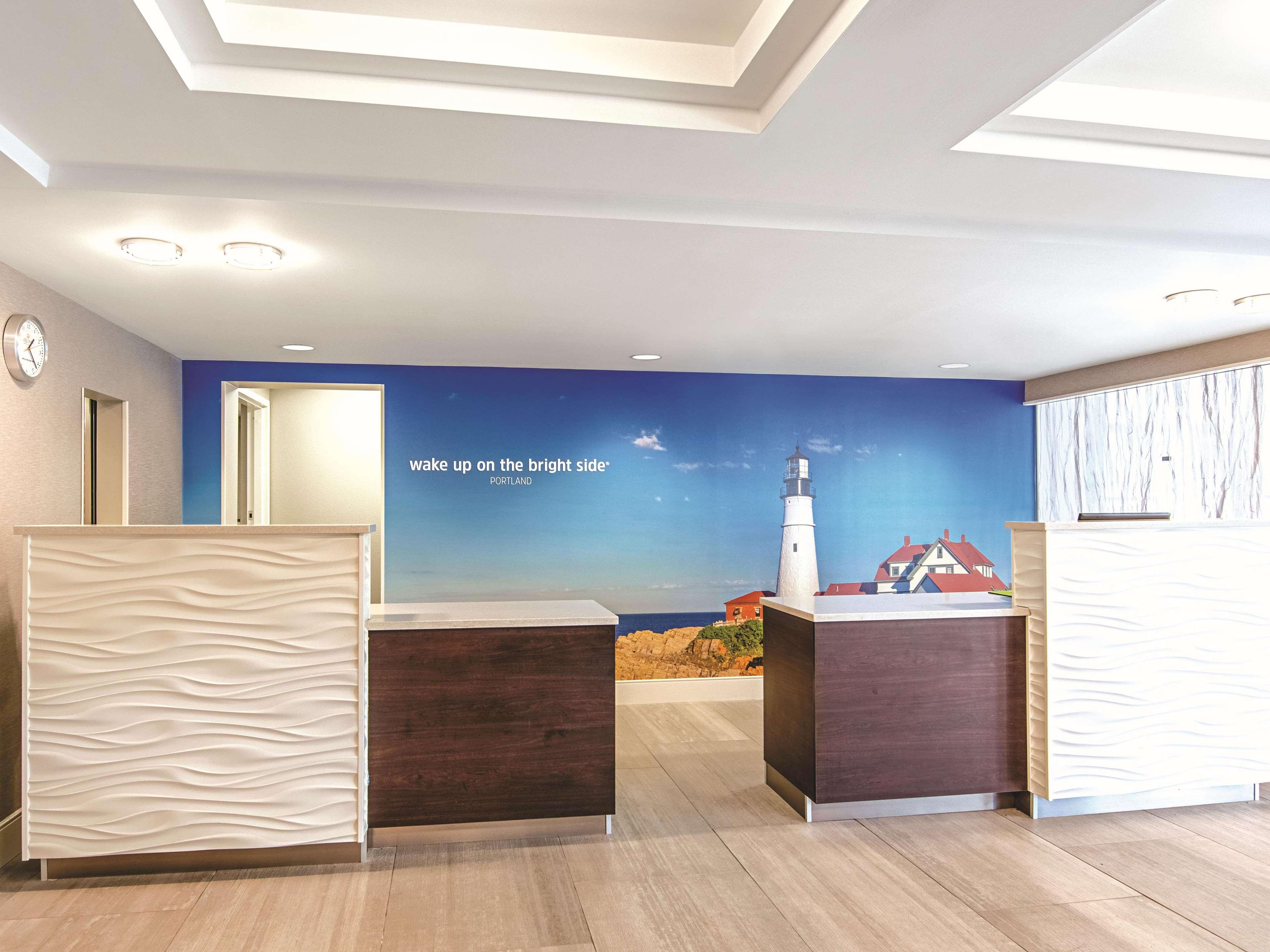 Vista Lobby La Quinta Inn & Suites by Wyndham Portland DT/Maine Med