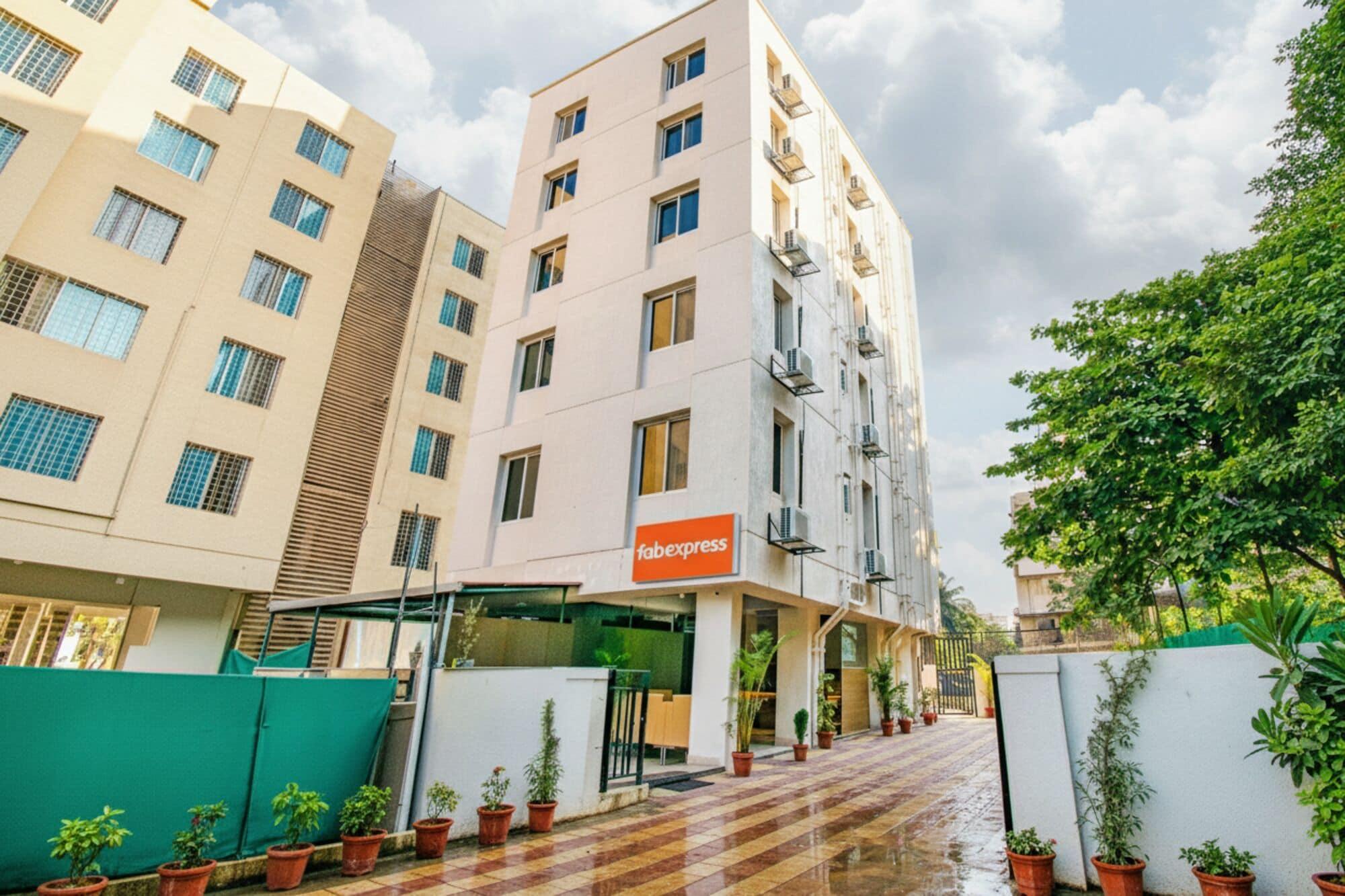 Vista Exterior FabHotel Marvel Bliss