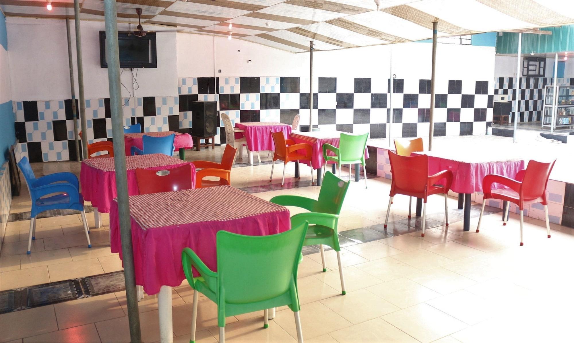 Bar/Salón Last Born Hotel