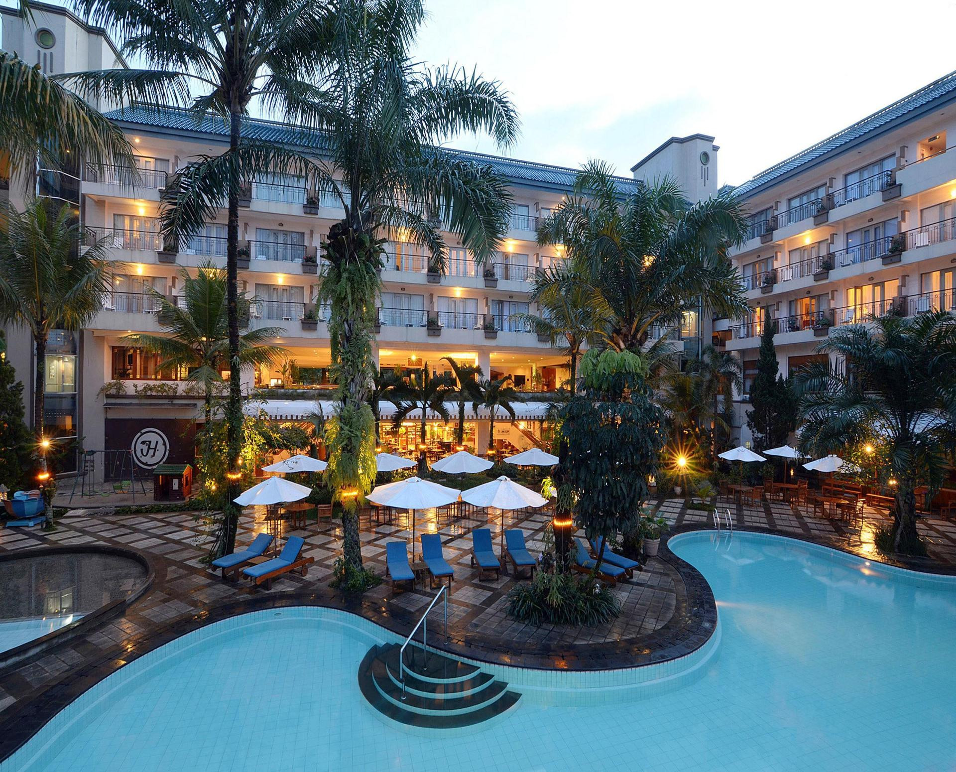 Vista Exterior The Jayakarta Suites Bandung