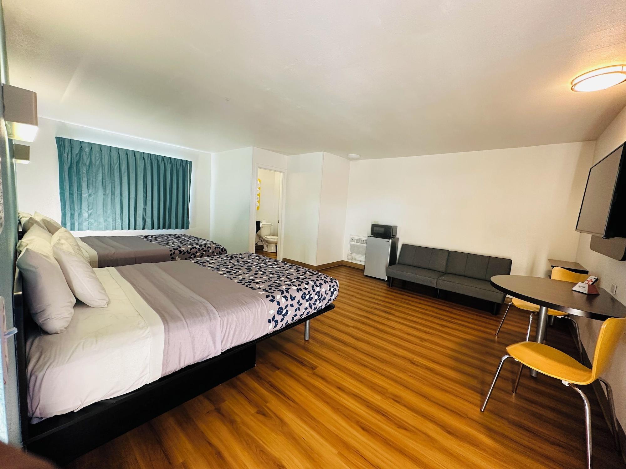 Varios Beachside Inn