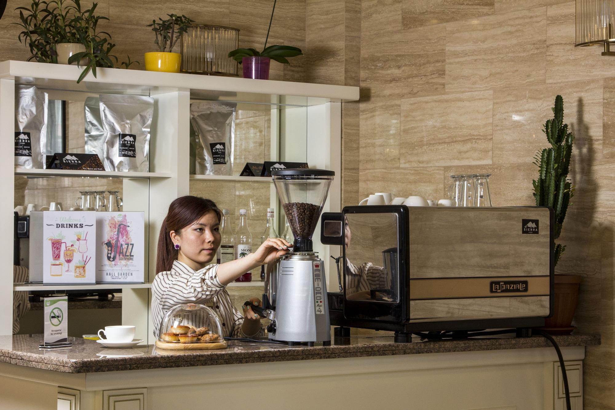 Bar/Salón Garden Hotel