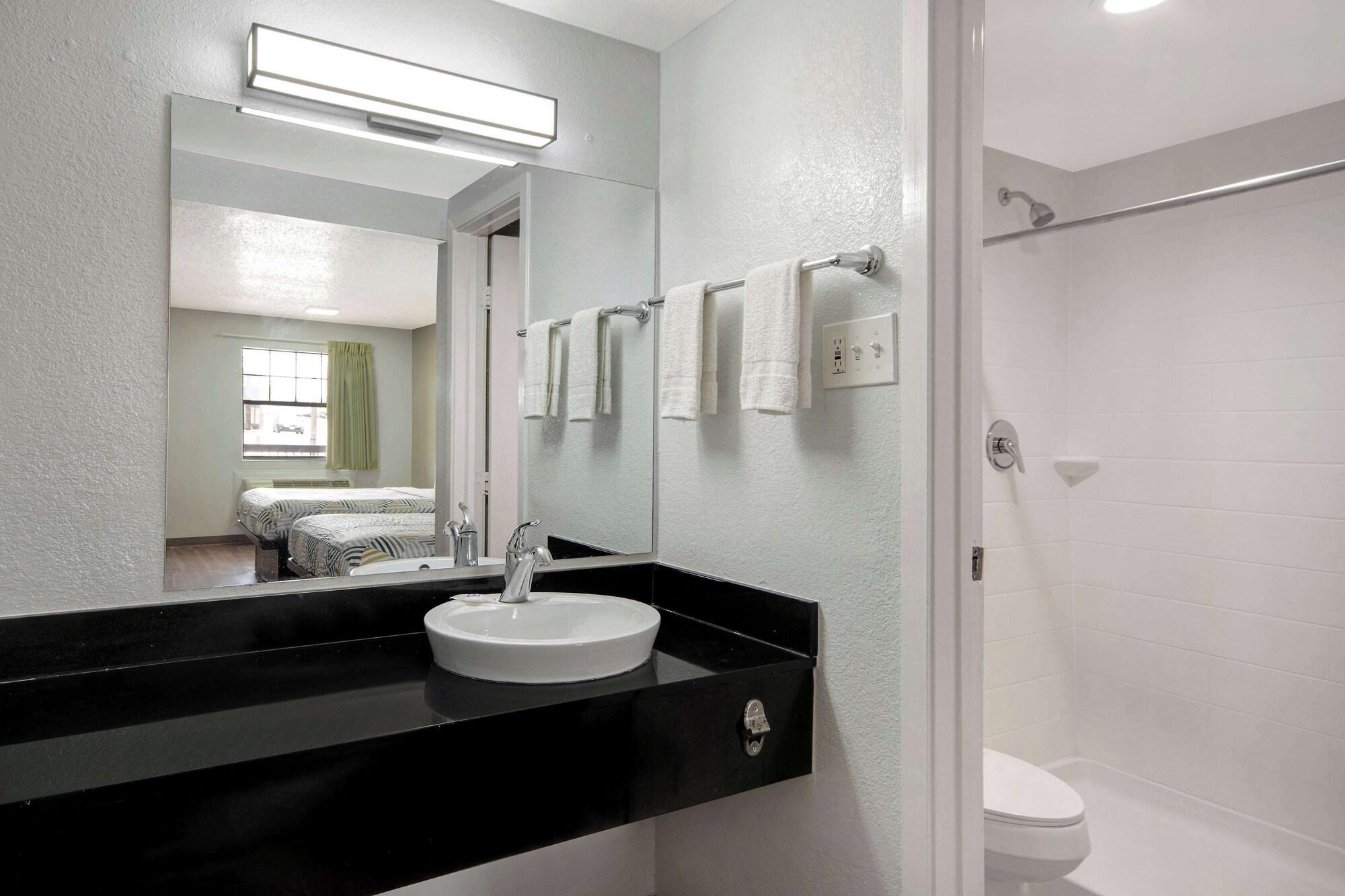 Equipamiento de Habitación Studio 6 San Antonio, Tx - Northwest Medical Center