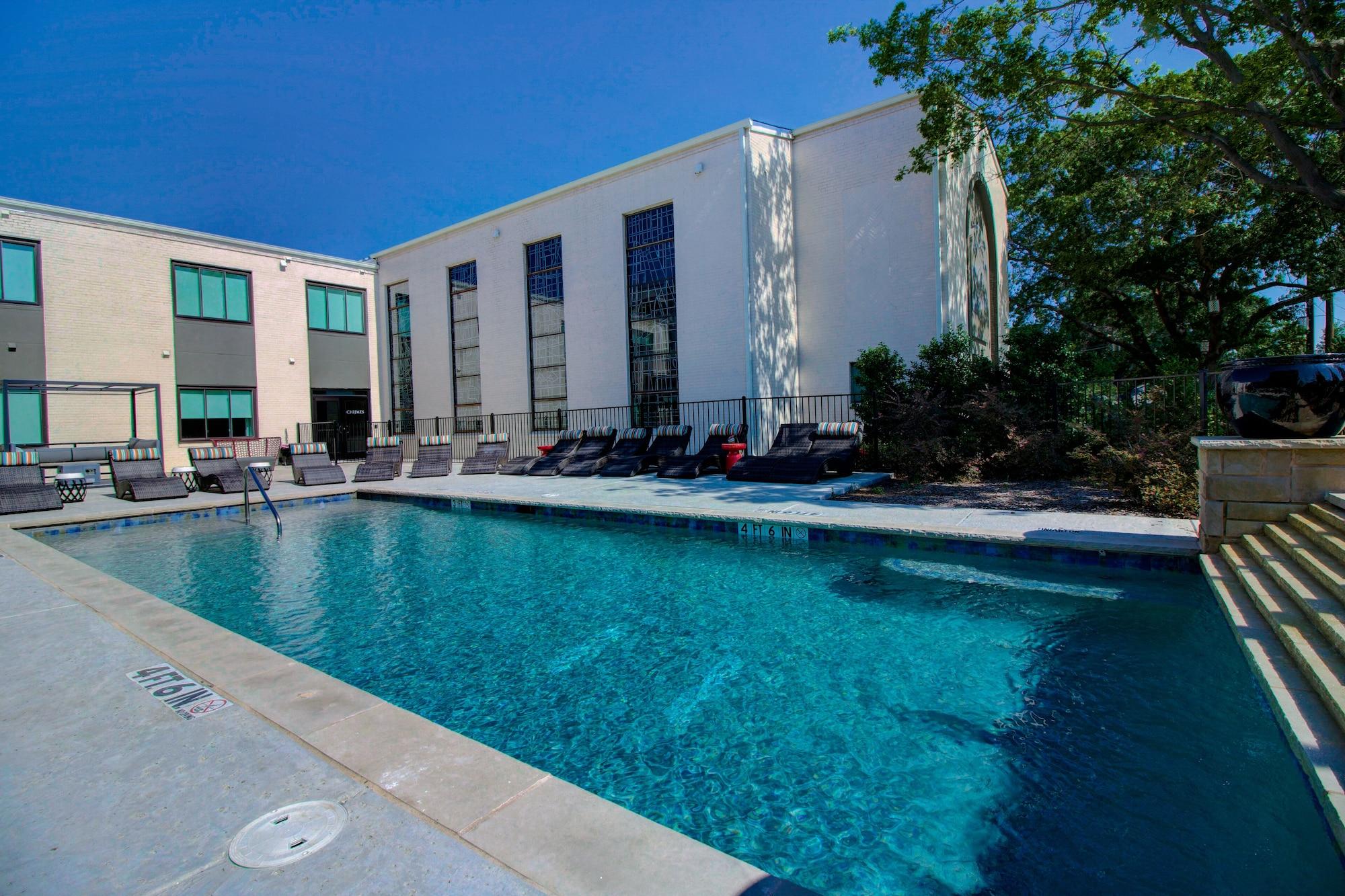 Vista Exterior Bishop Arts Hotel by Qresorts.