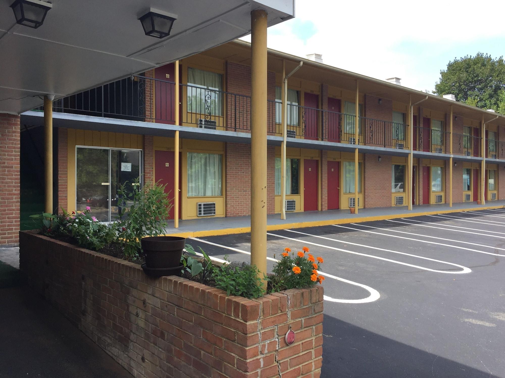 Vista Exterior Royal Inn Motel