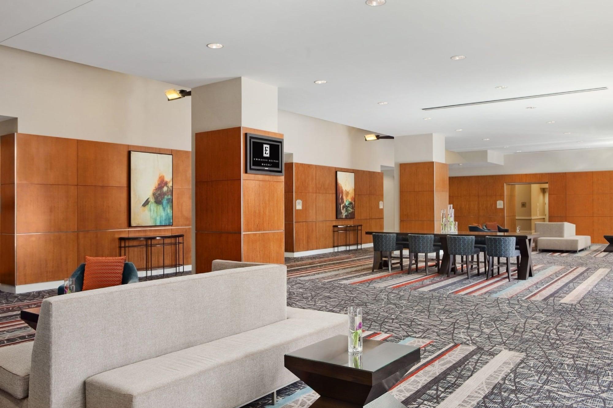 Vista Lobby Embassy Suites by Hilton Chicago Downtown Magnificent Mile