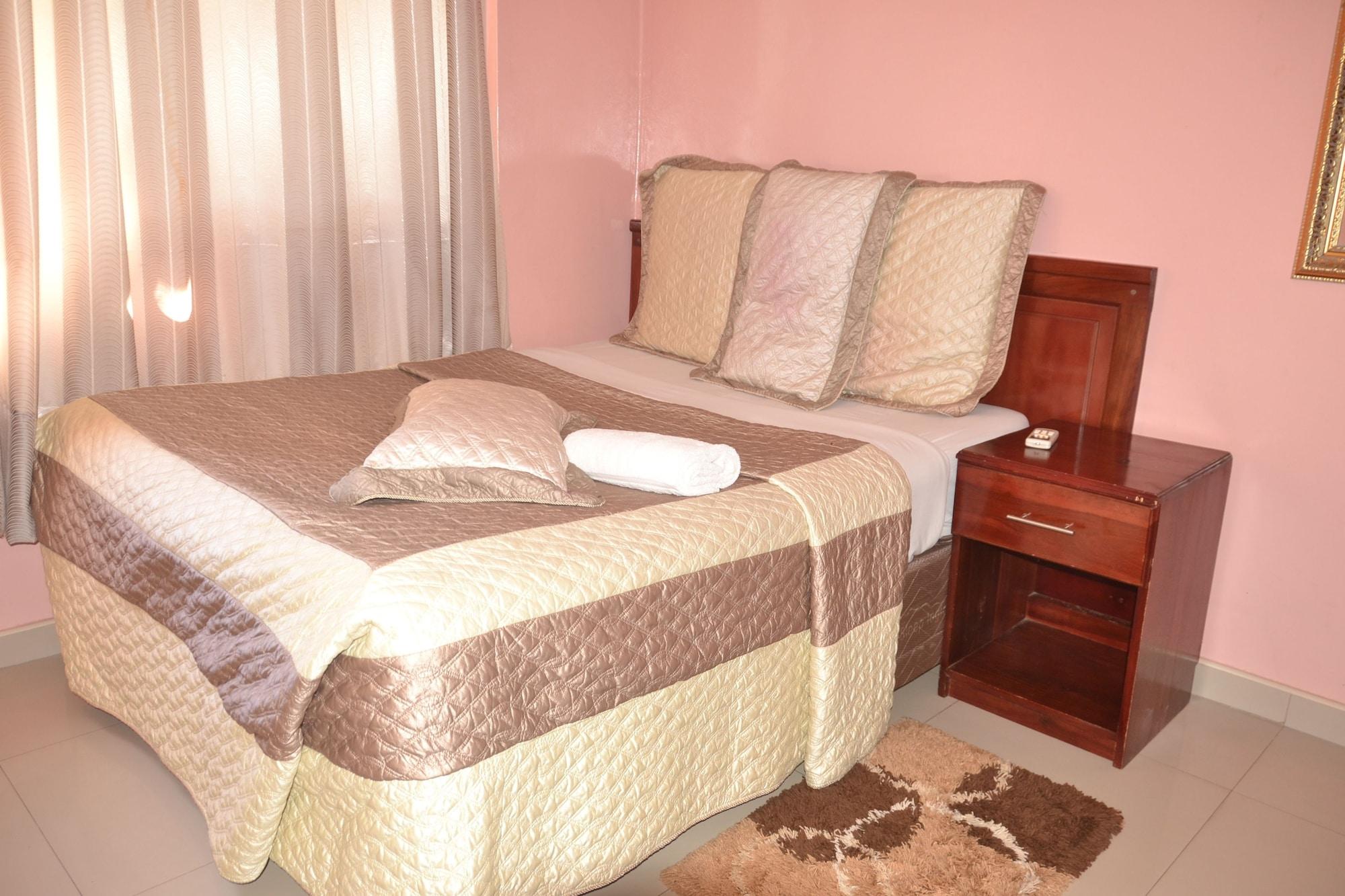 Varios Sikalongo Lodge