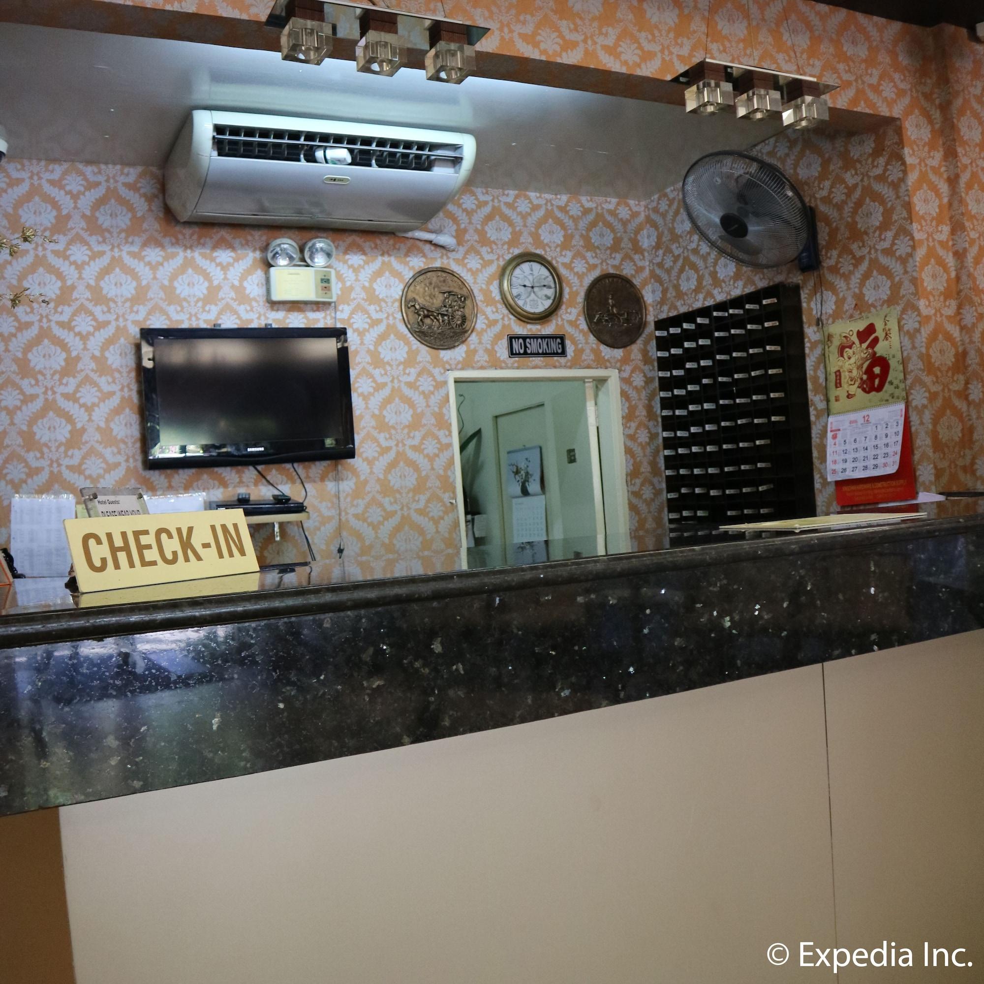 Vista Lobby Splash Suites Hotel Laguna