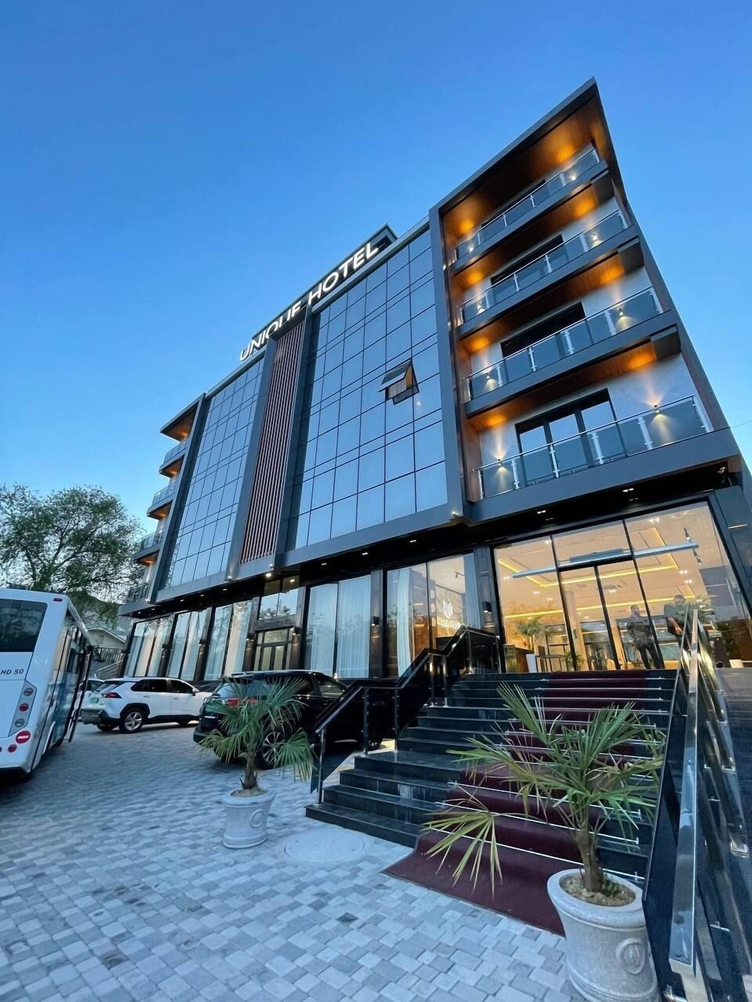 Vista Exterior UNIQUE Airport Hotel