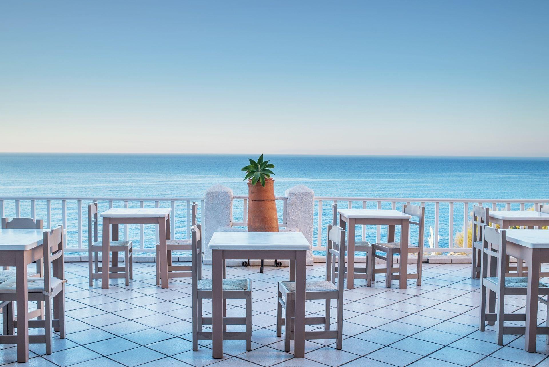 Restaurant Cavos Bay Hotel and Studios