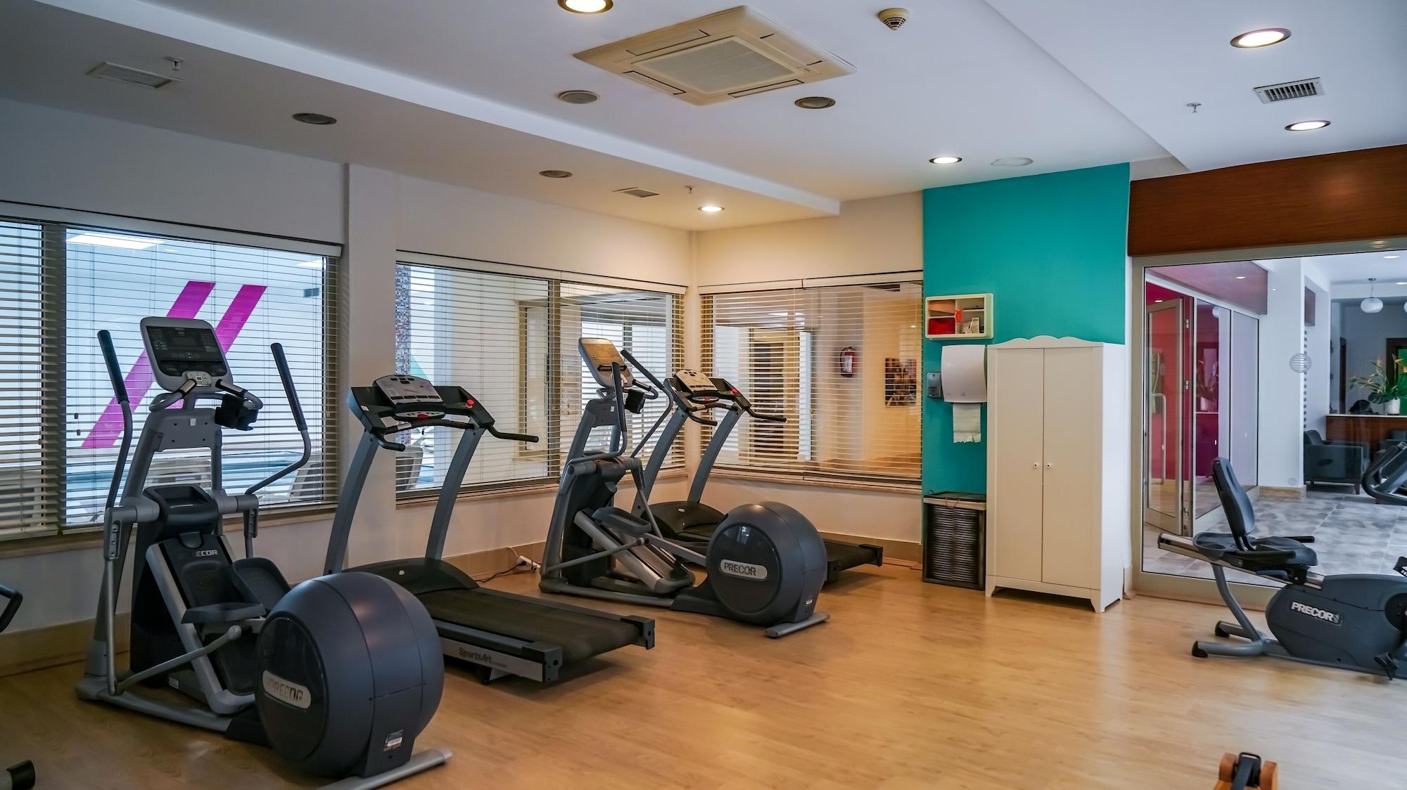 Gimnasio Barut B Suites
