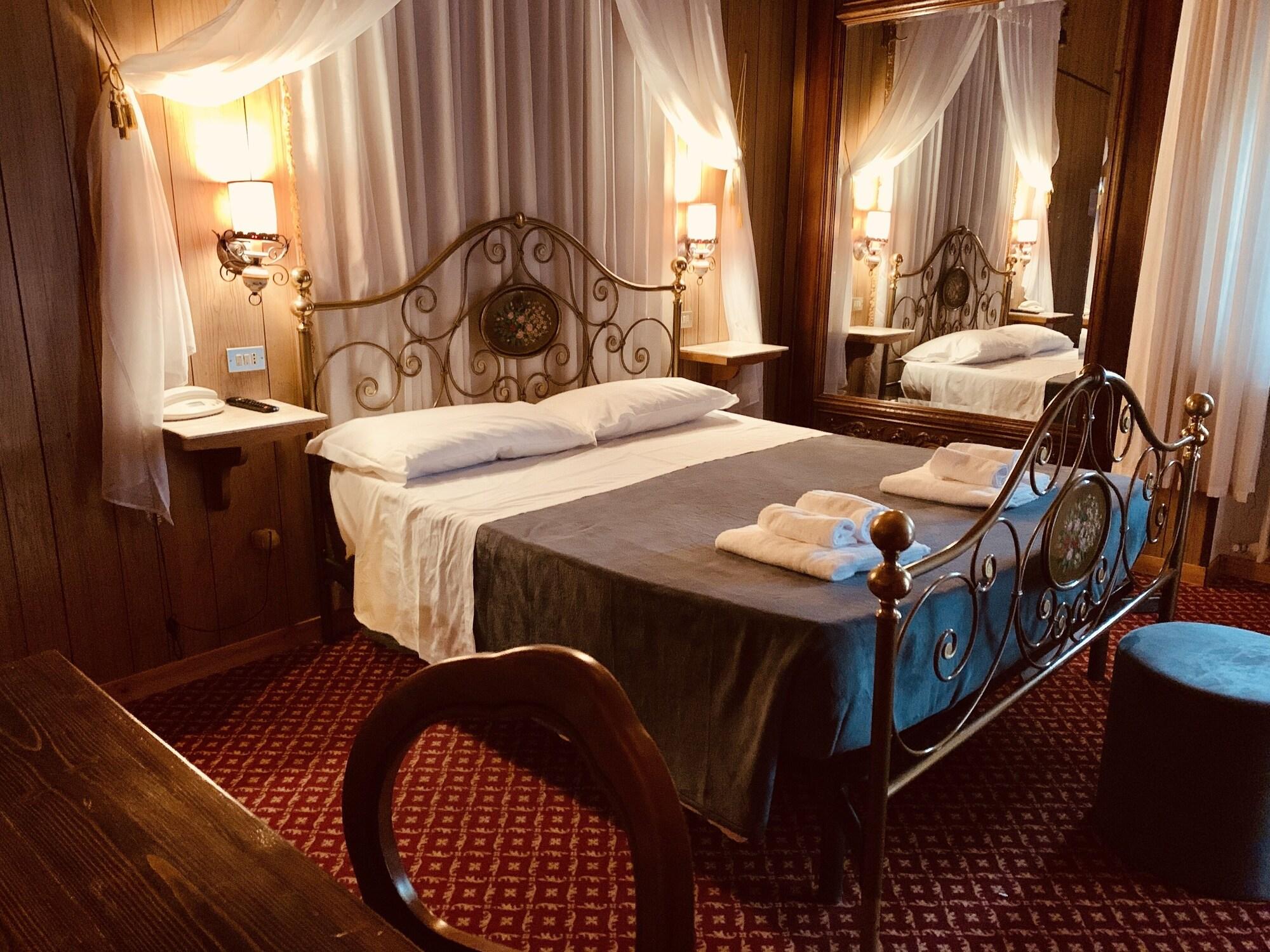 Varios Hotel Ficocle