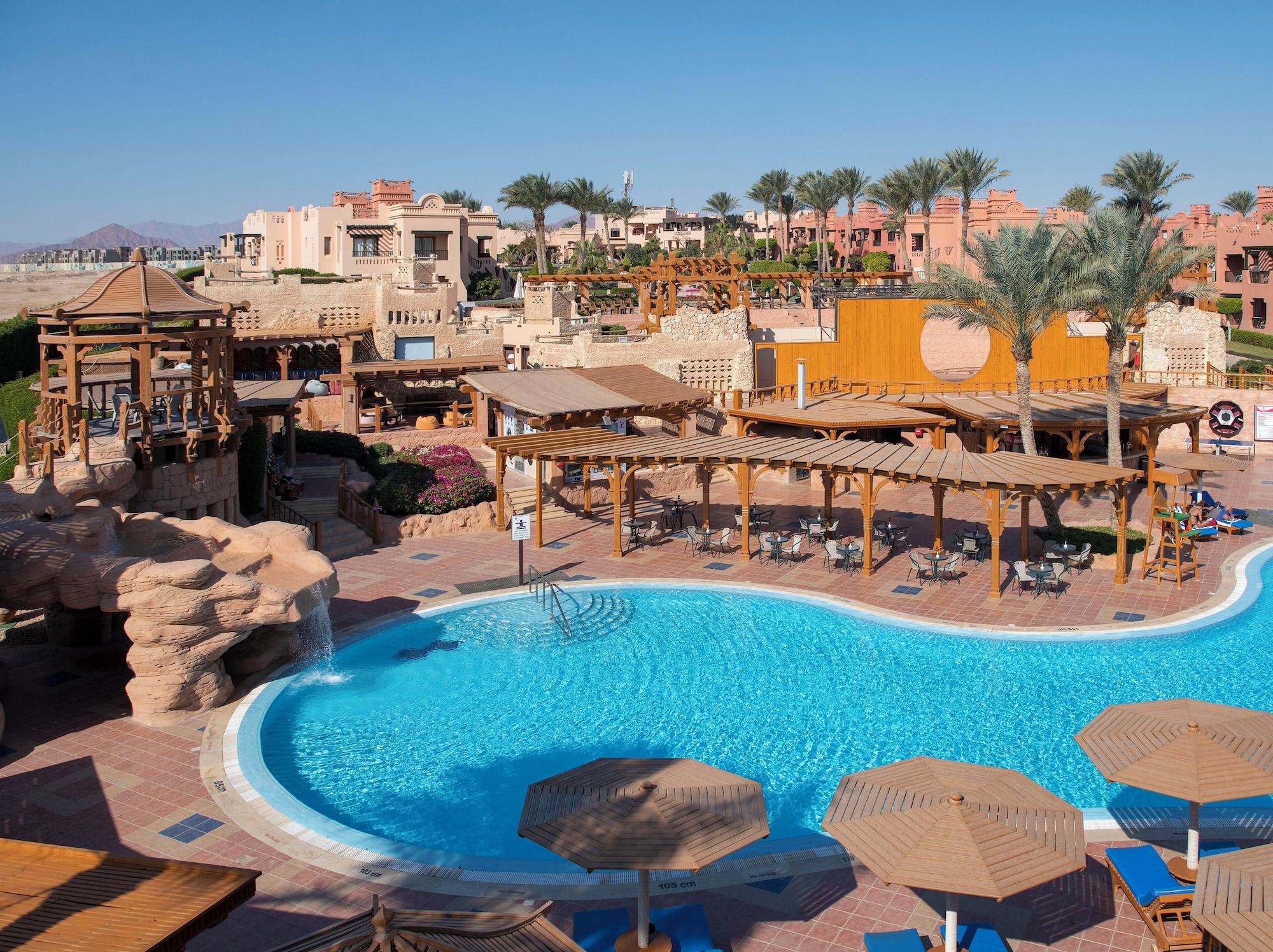 Vista Piscina Charmillion Sea Life Resort