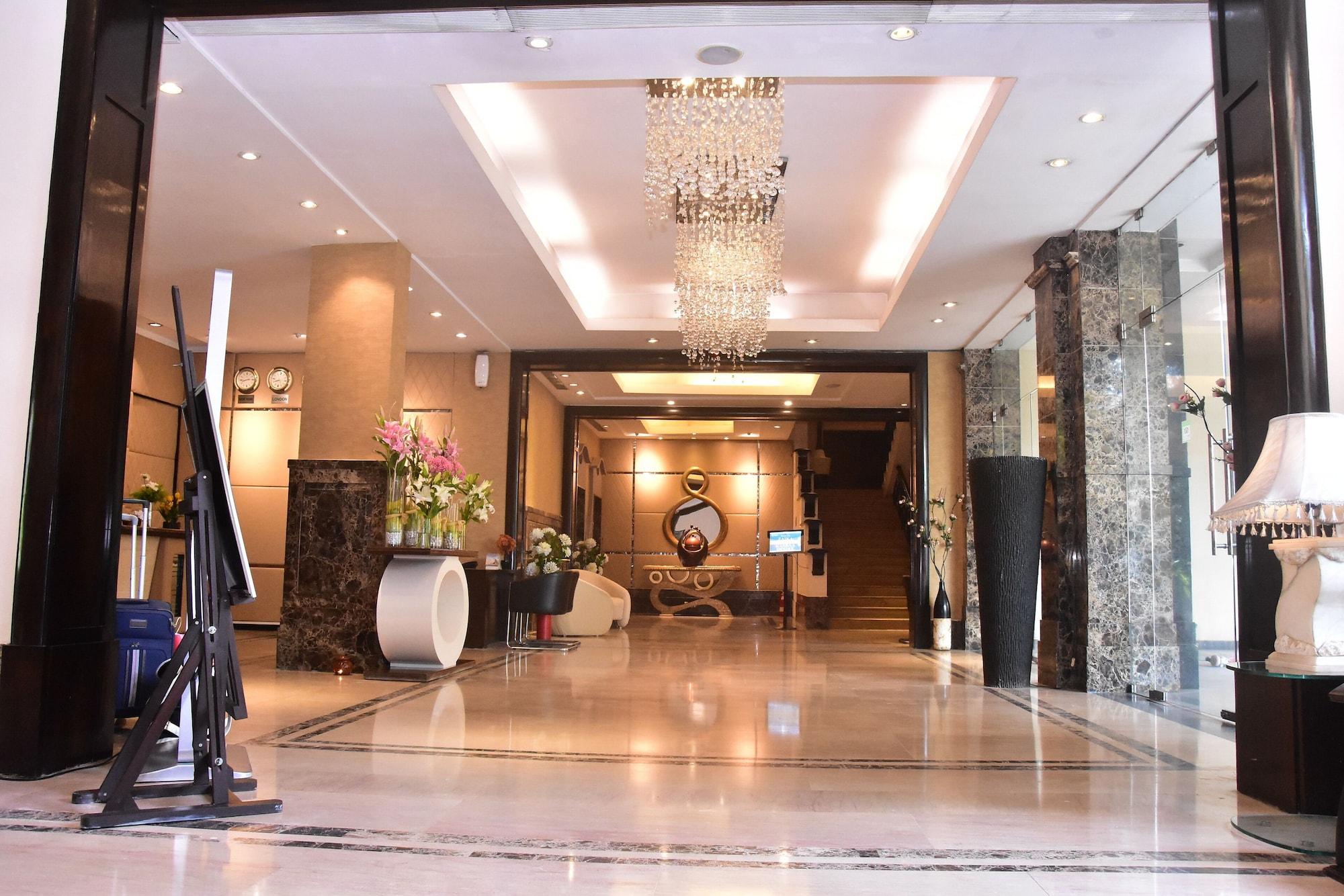 Vista Lobby Pal Heights
