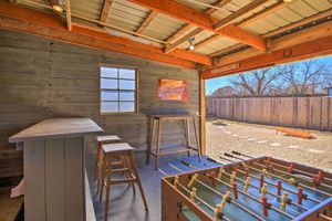 Alquiler Vacacional - Texas Home w/ Backyard Oasis, Walk to Main St
